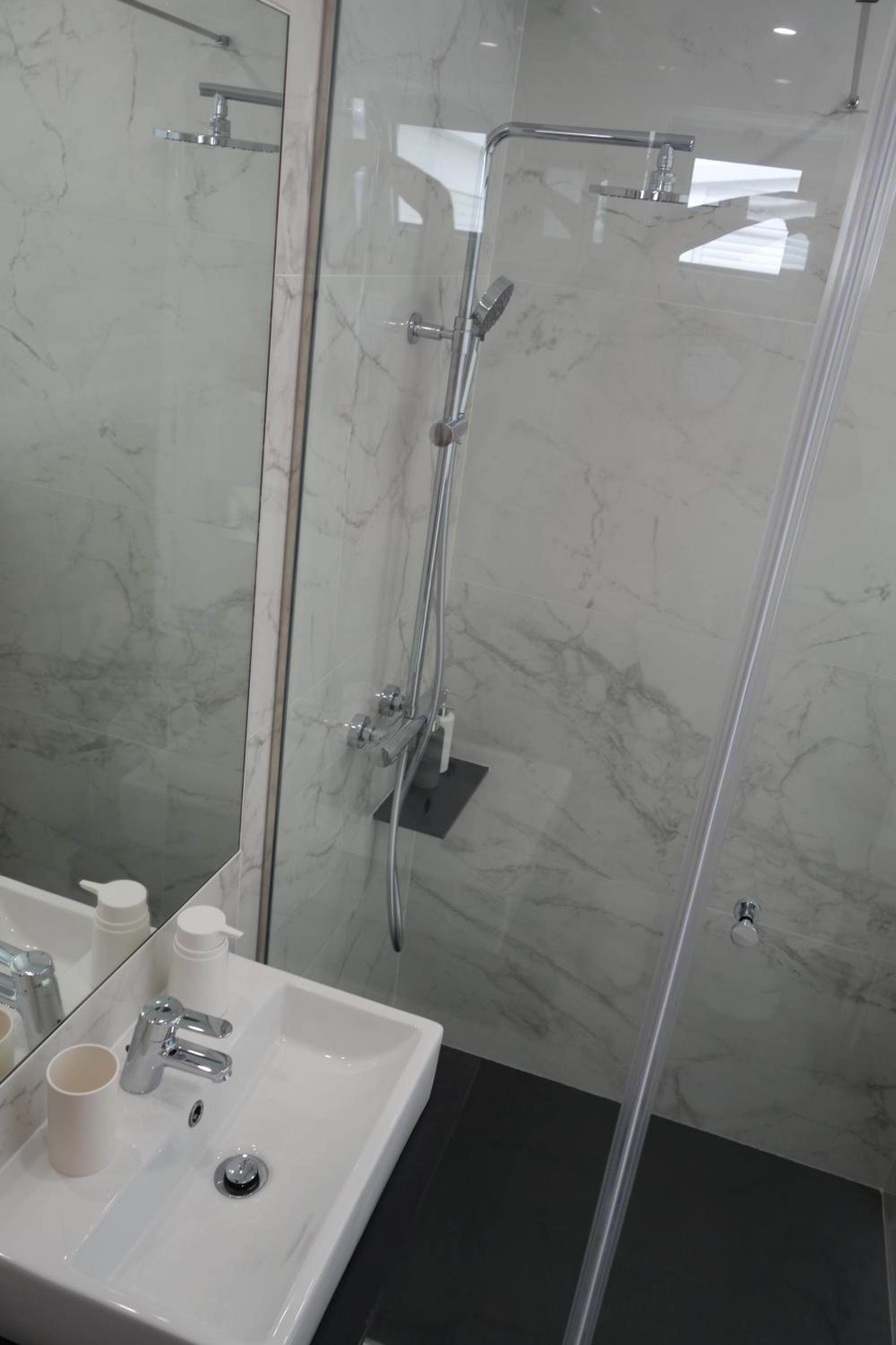 Twin Room with City View photo 2