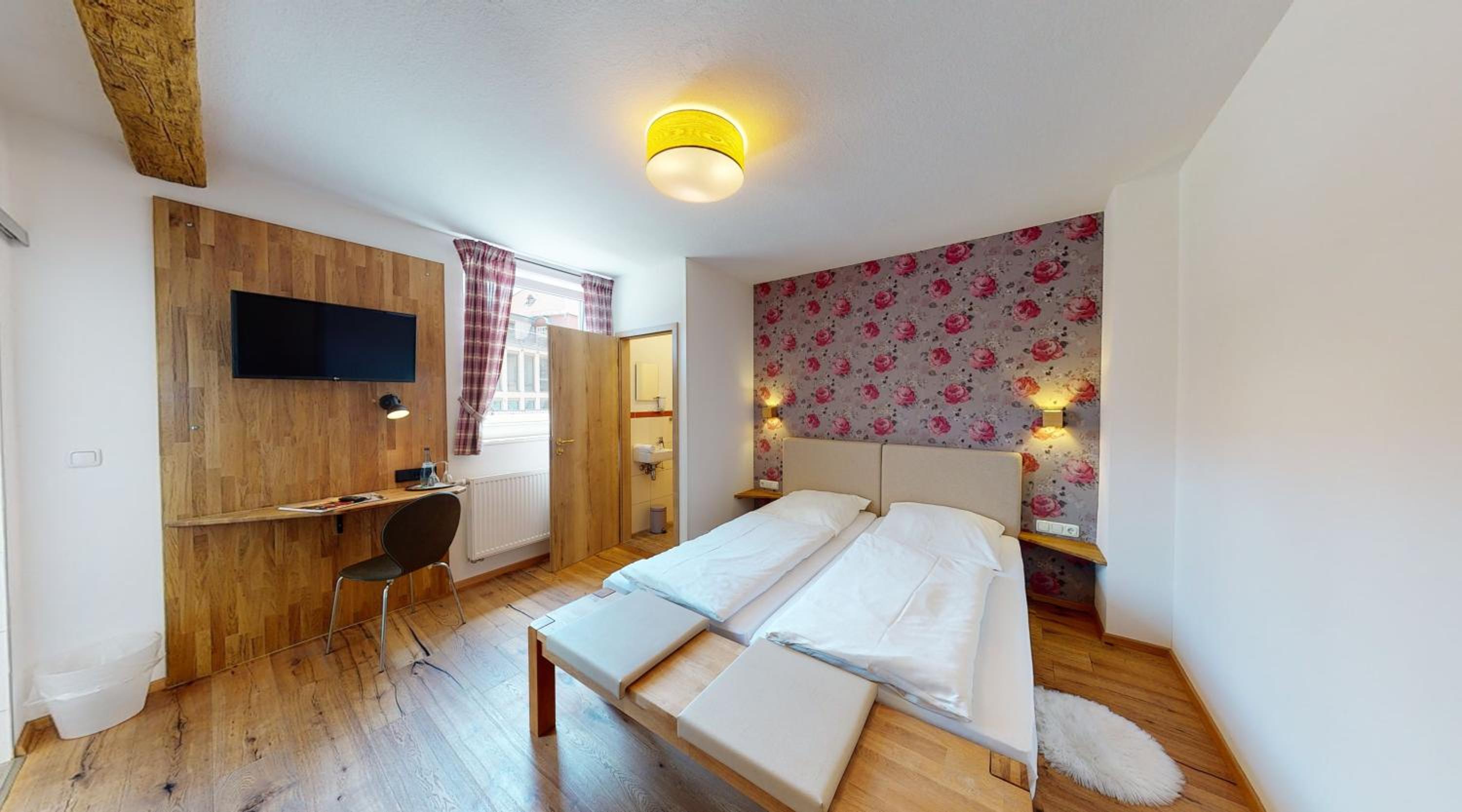 Standard Double Room - Photo 12