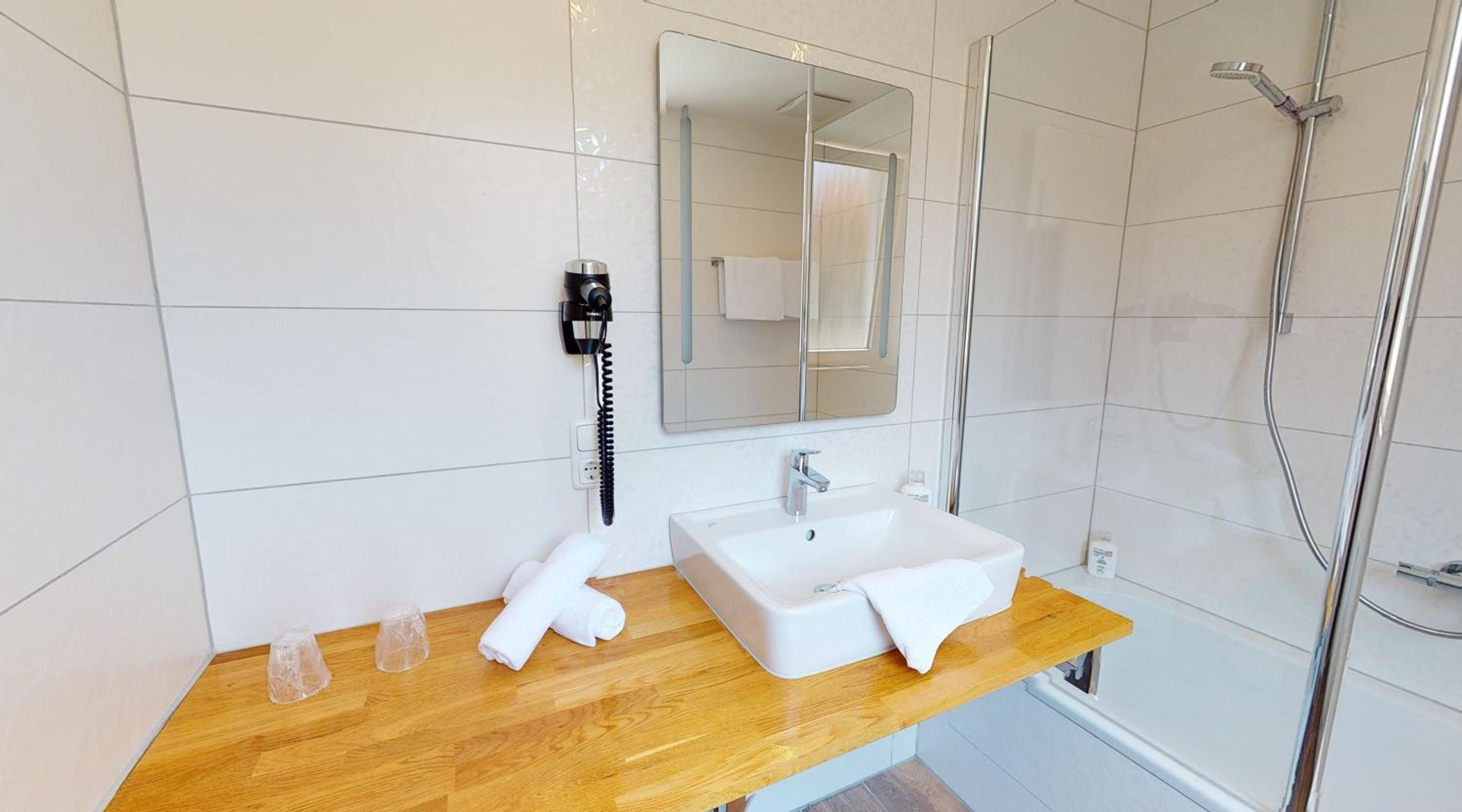 Standard Double Room - Photo 32