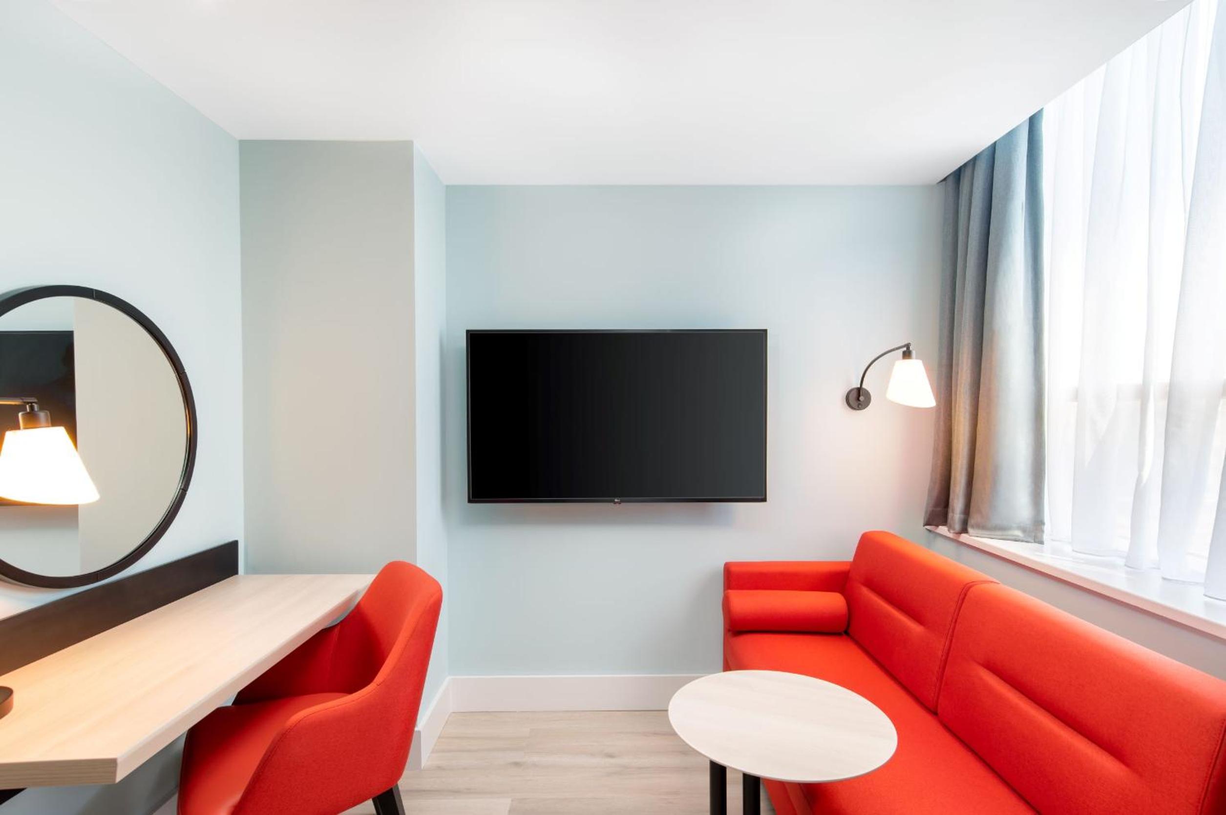 Deluxe Twin Room with City View photo 2