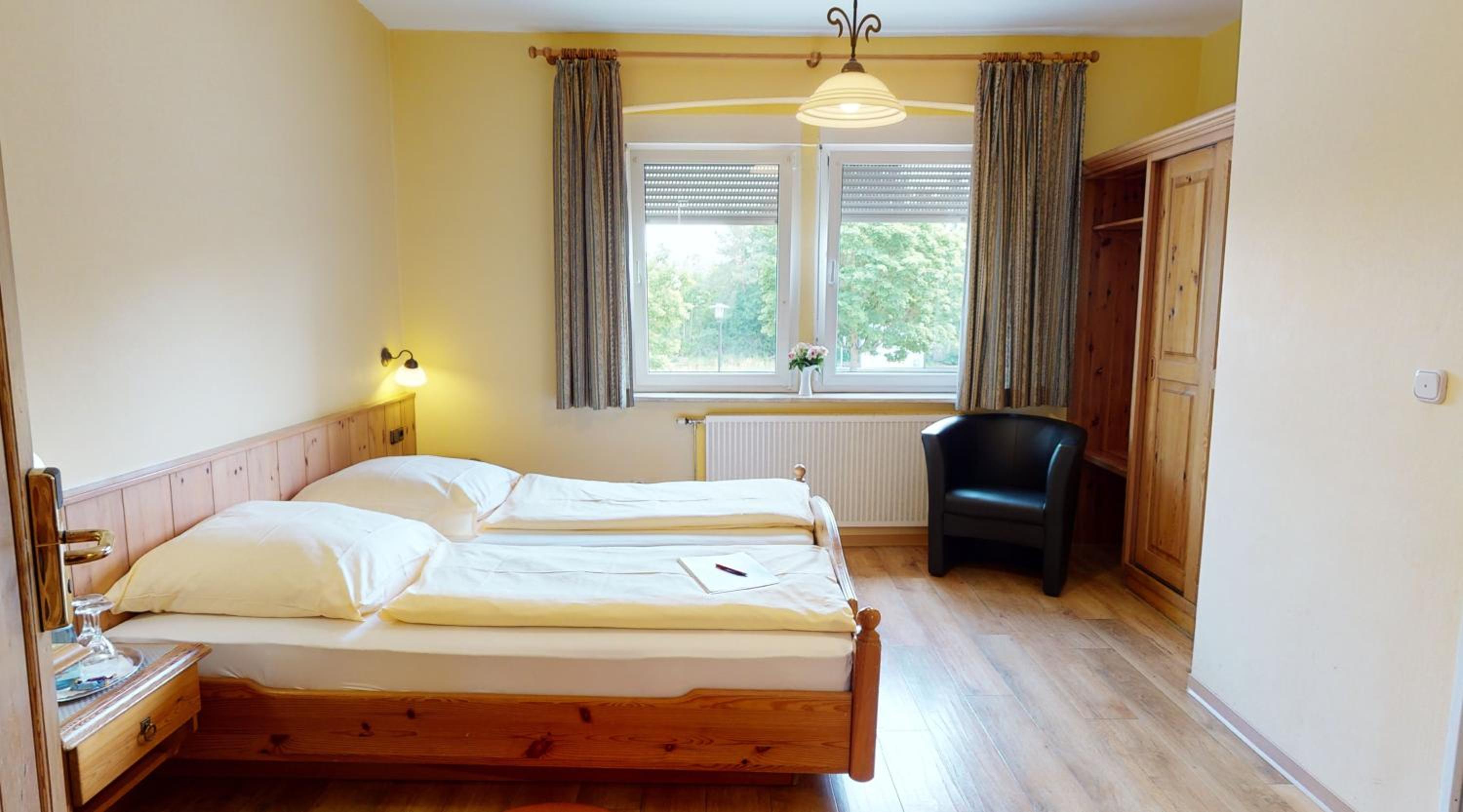 Budget Double Room - Photo 15