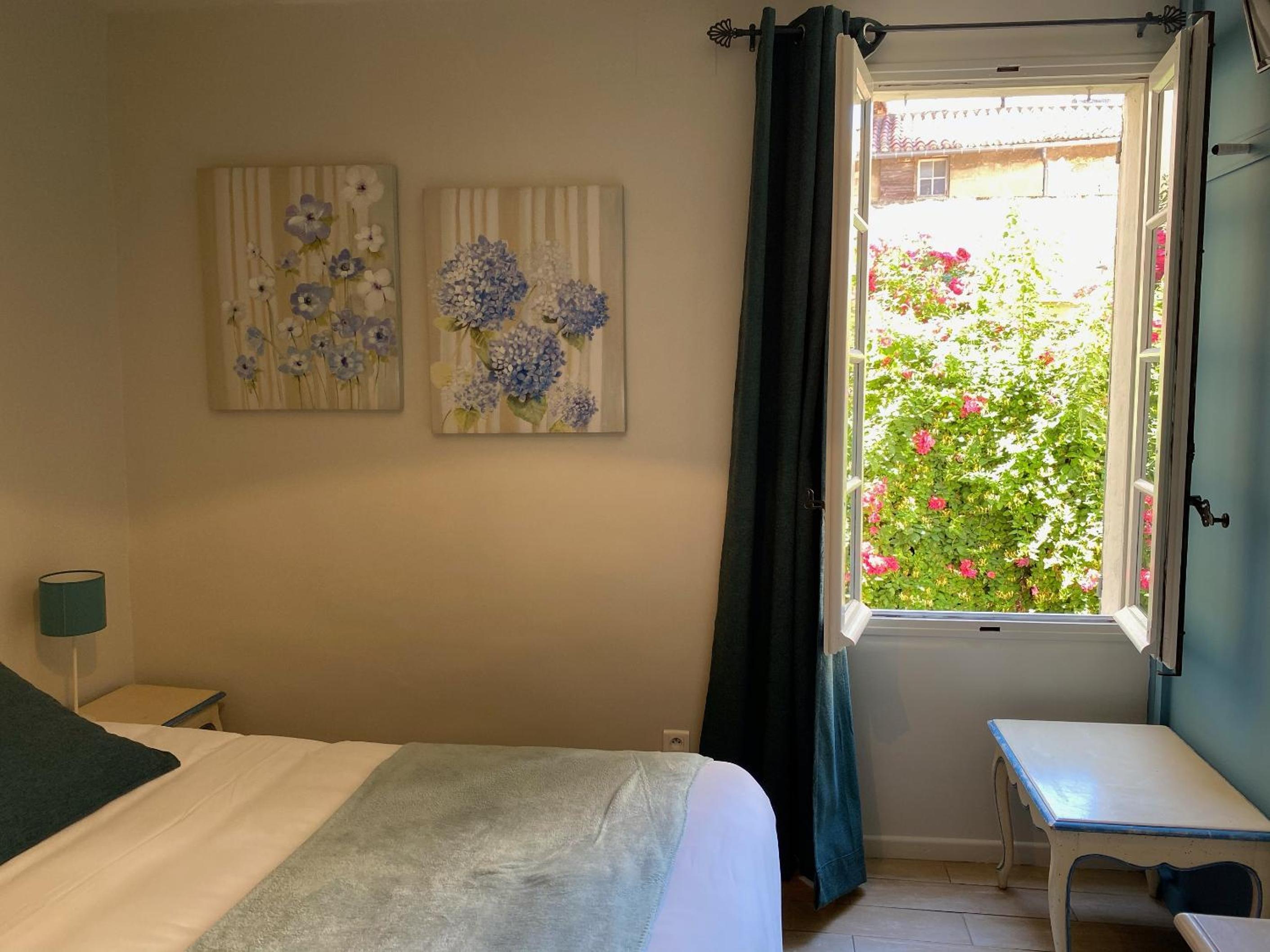 Double Room - Photo 14
