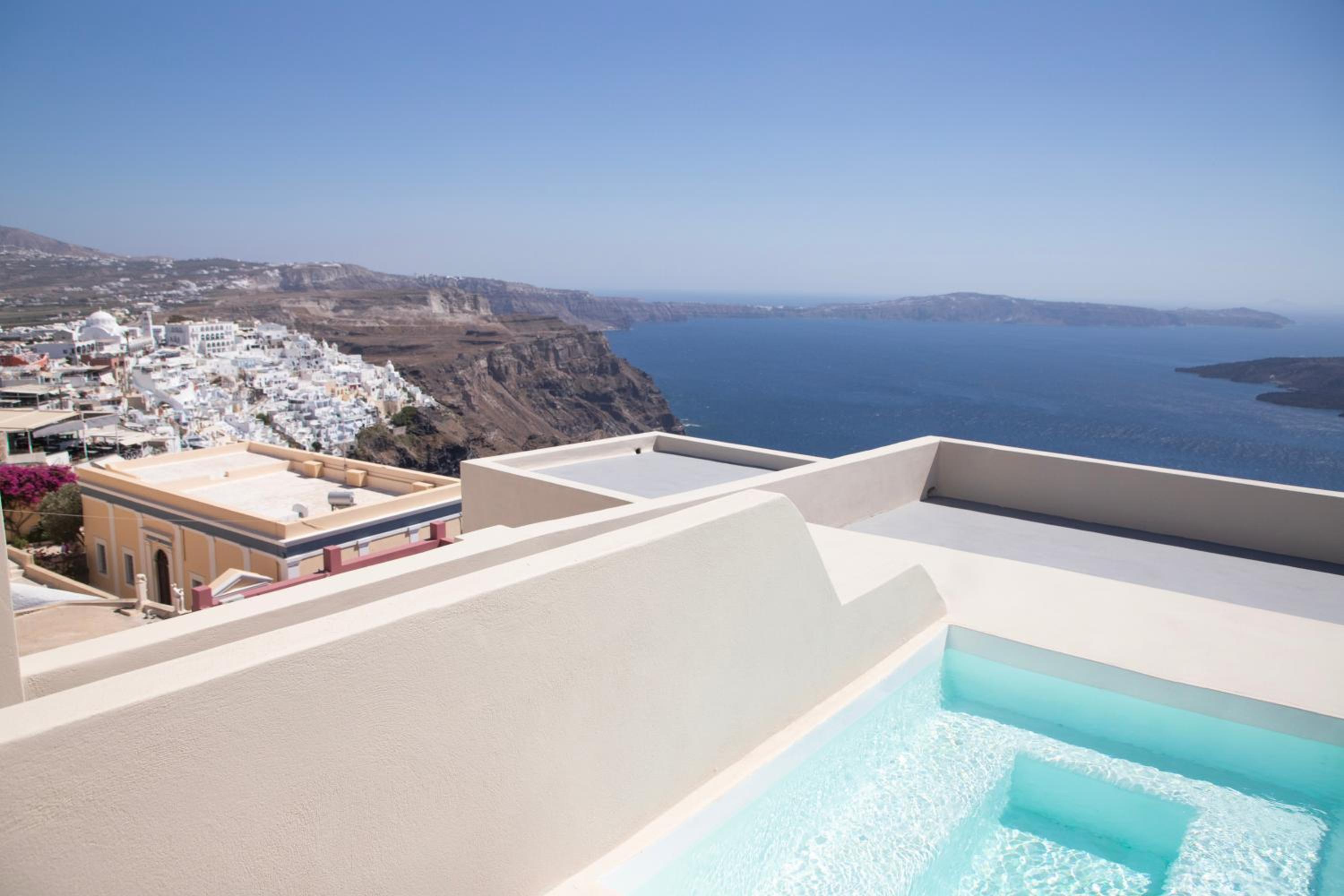 DELUXE CLIFF SUITE WITH CALDERA VIEW AND OUTDOOR JACUZZI photo 3