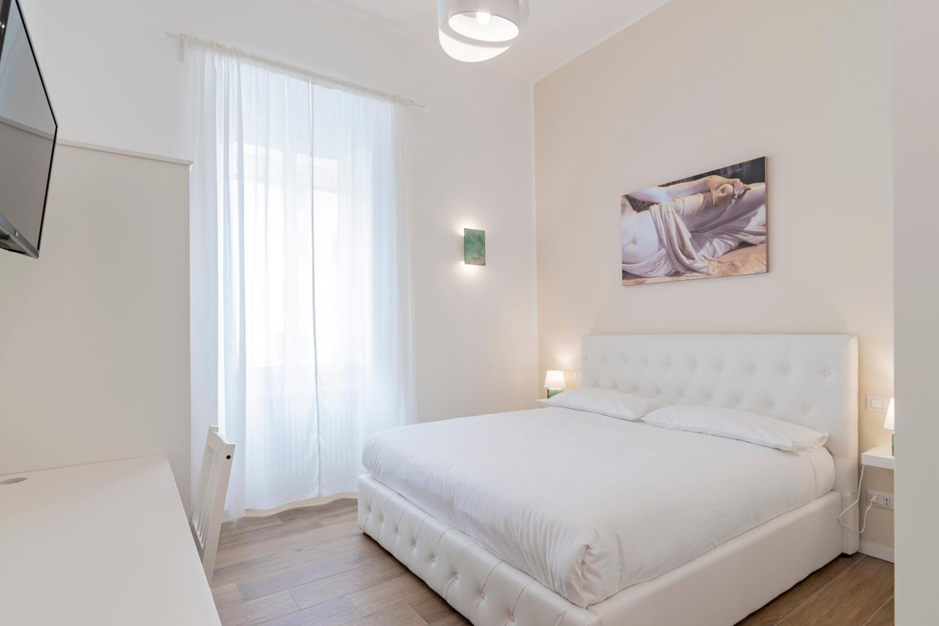Queen Room with Private Bathroom