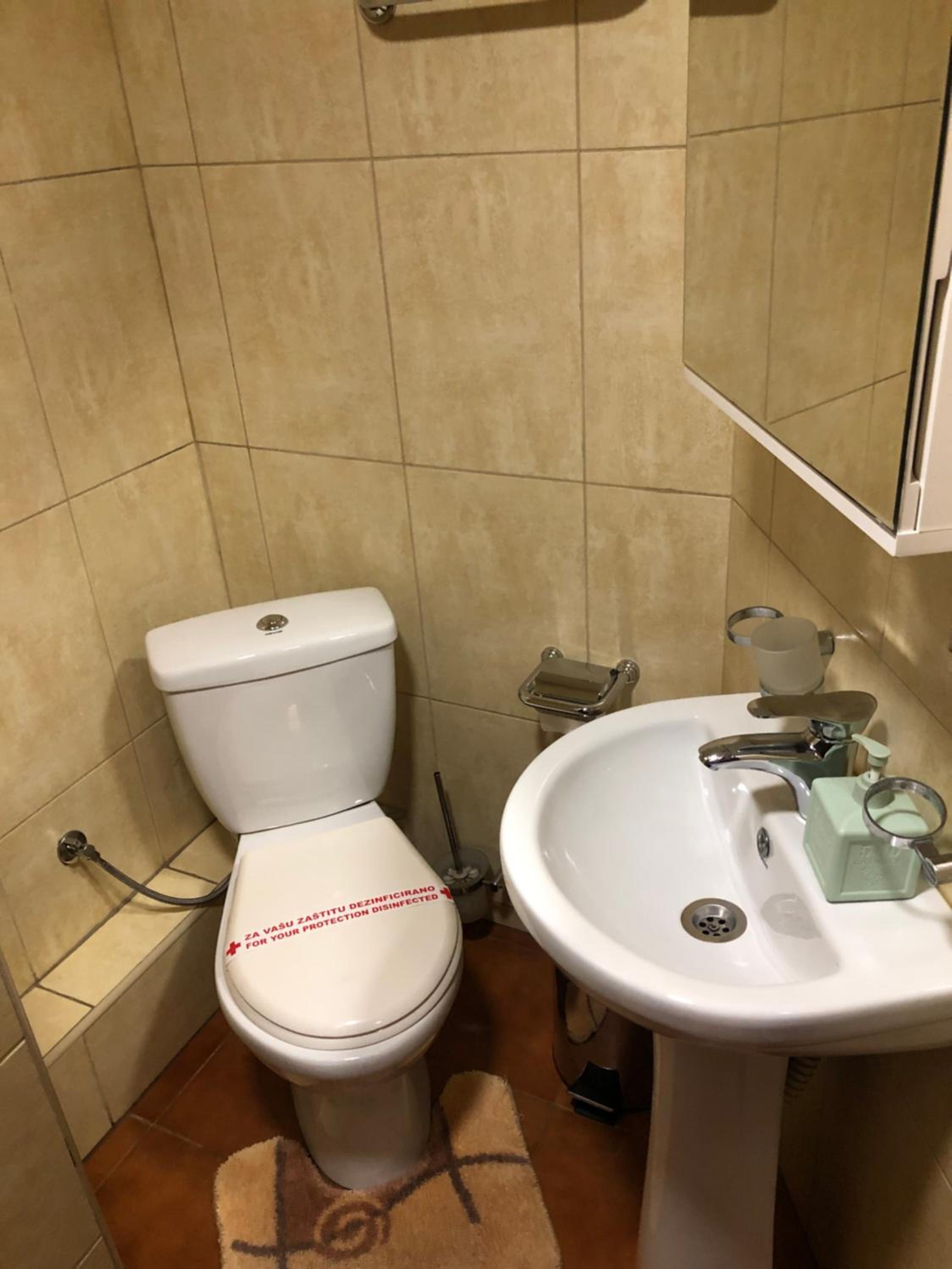 Double Room with Private Bathroom - Photo 5