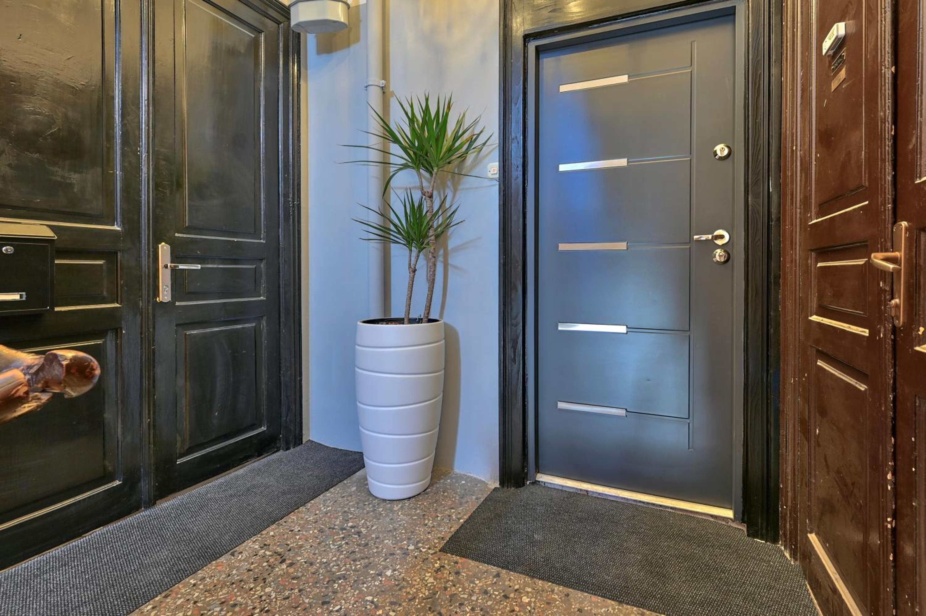 Studio Apartment - Photo 14