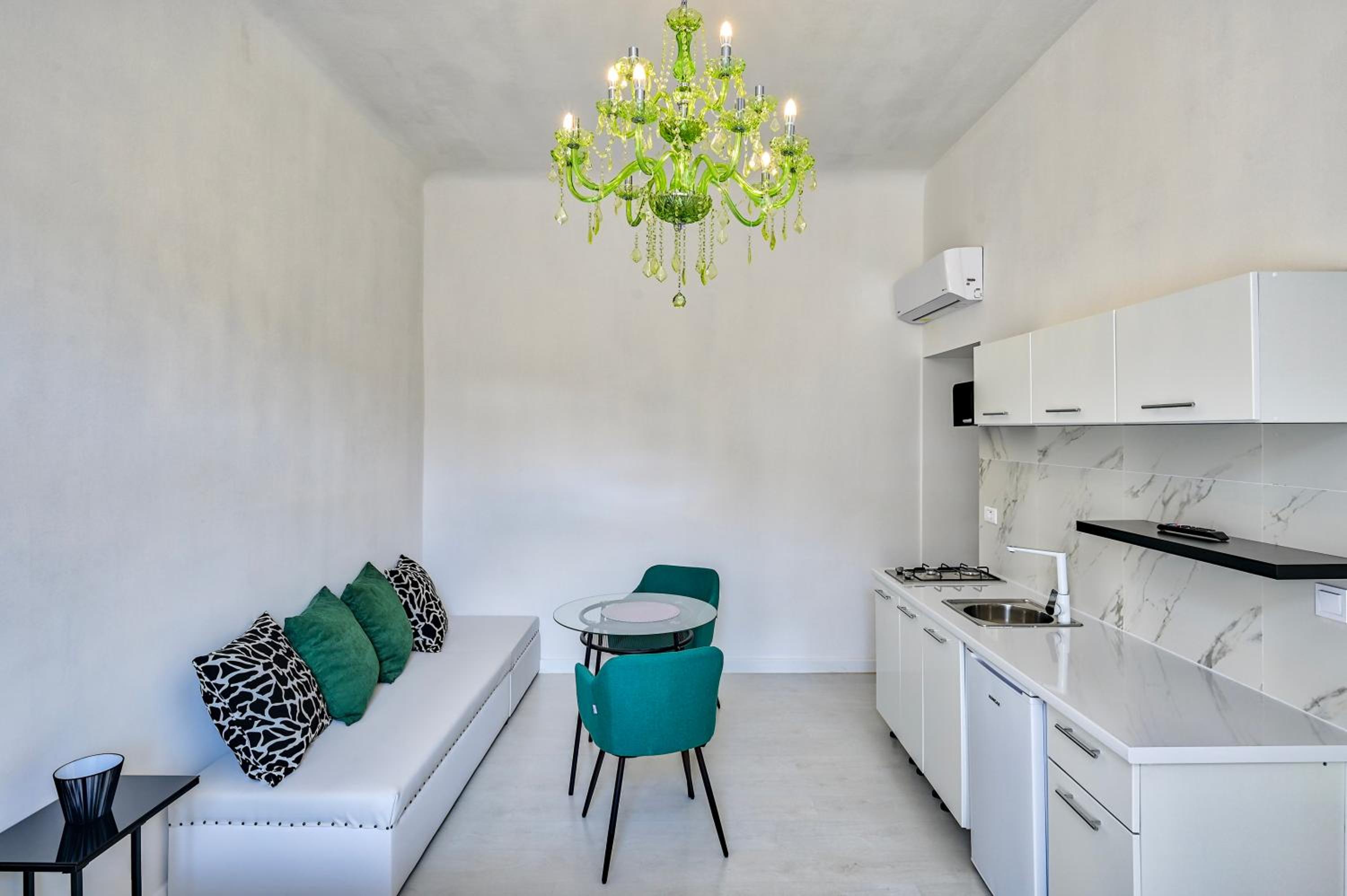 Studio Apartment - Photo 11