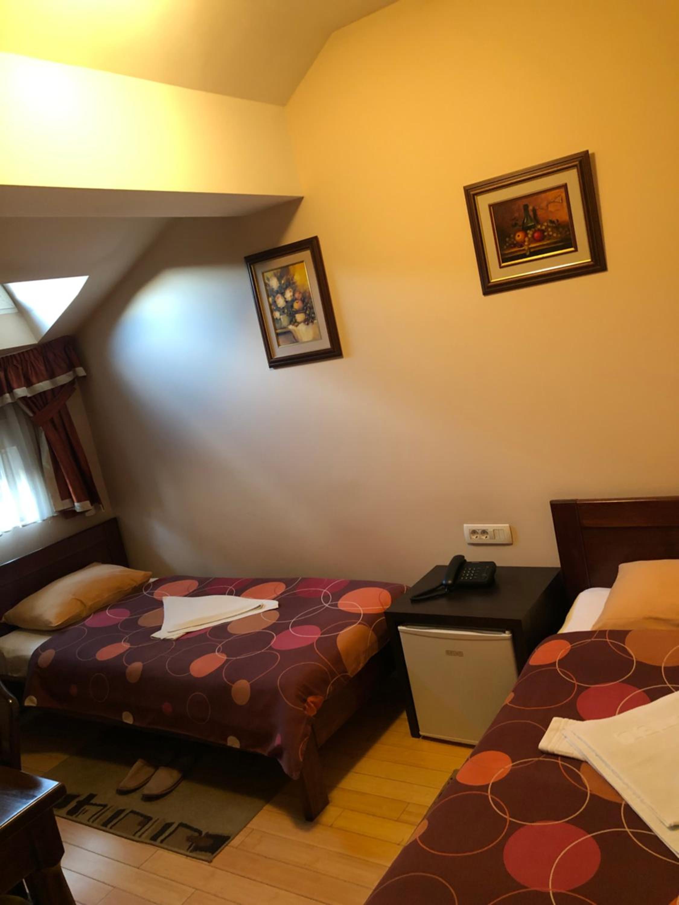 Twin Room with Bathroom - Photo 2