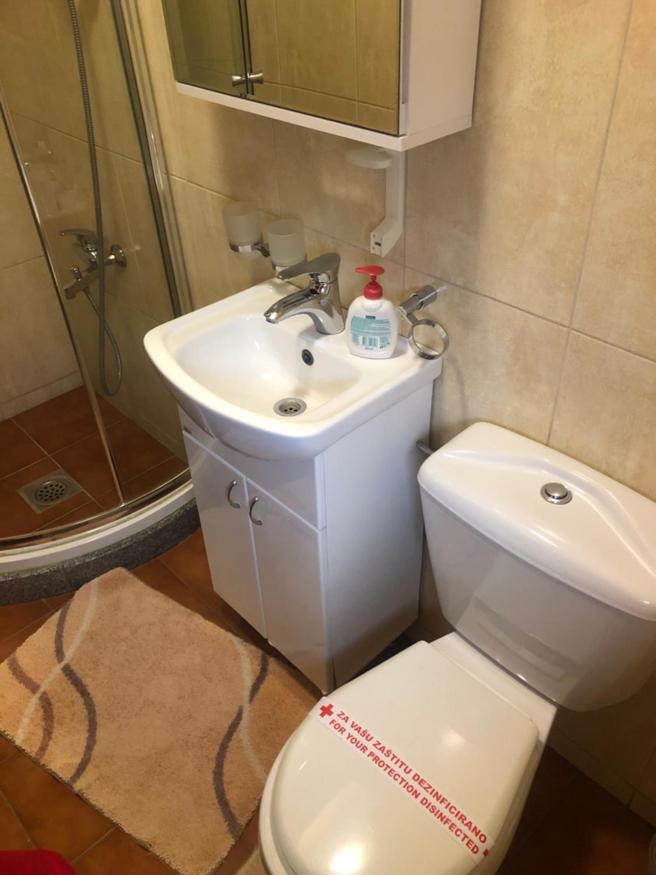 Single Room with Bathroom photo 3