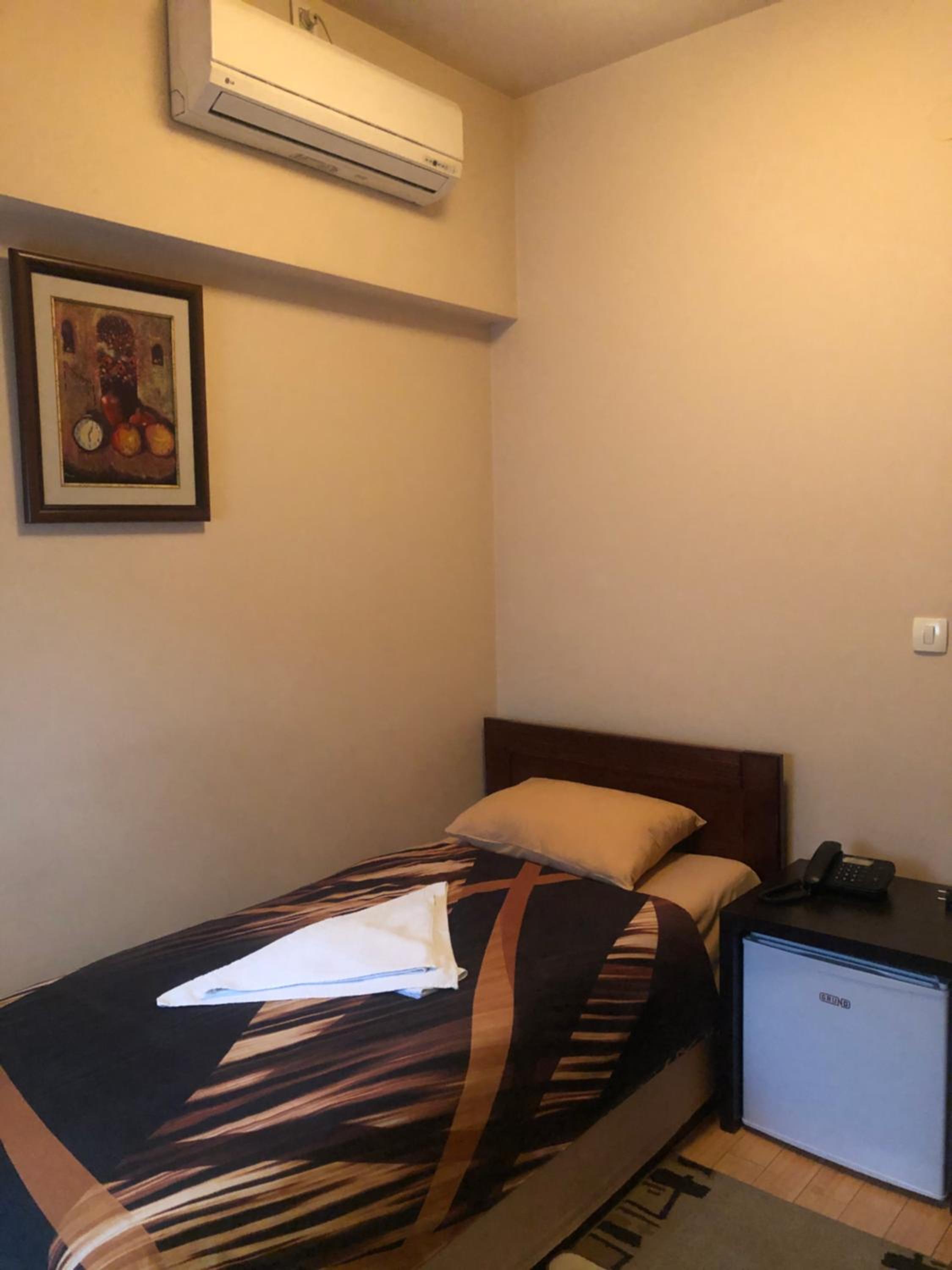 Single Room with Bathroom photo 1