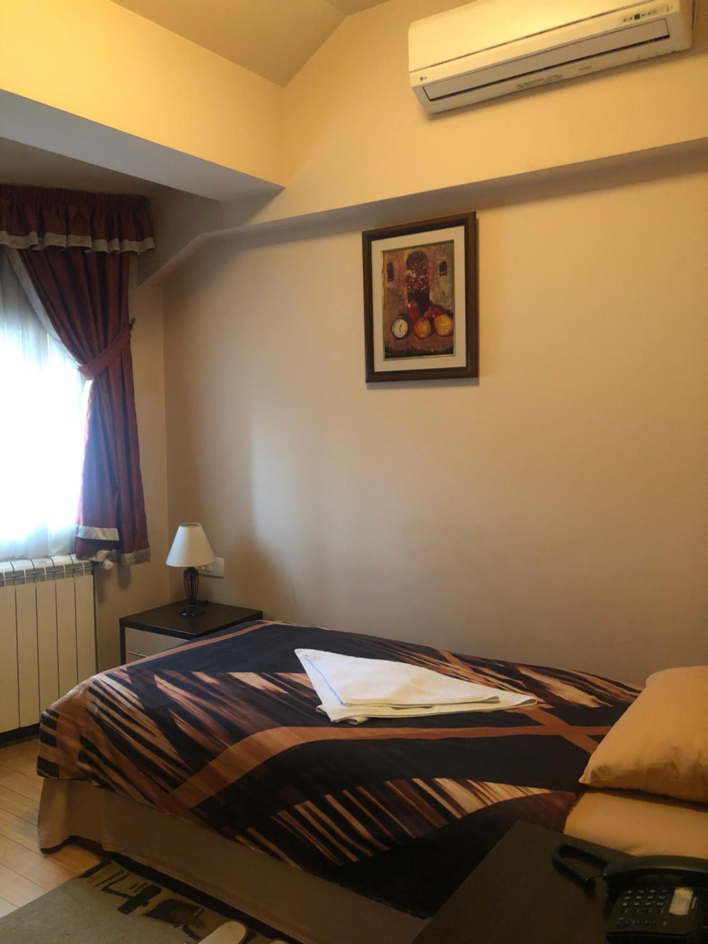 Single Room with Bathroom photo 2