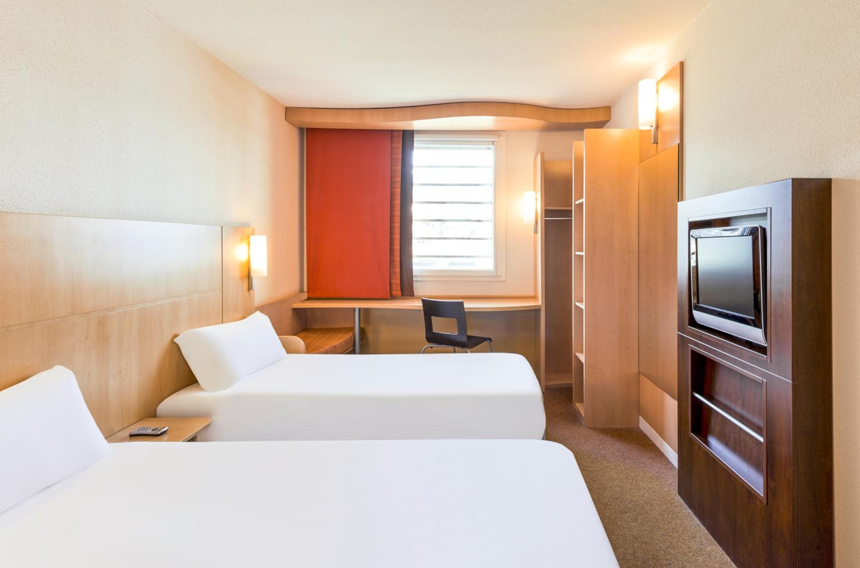 Standard Twin Room - Photo 3