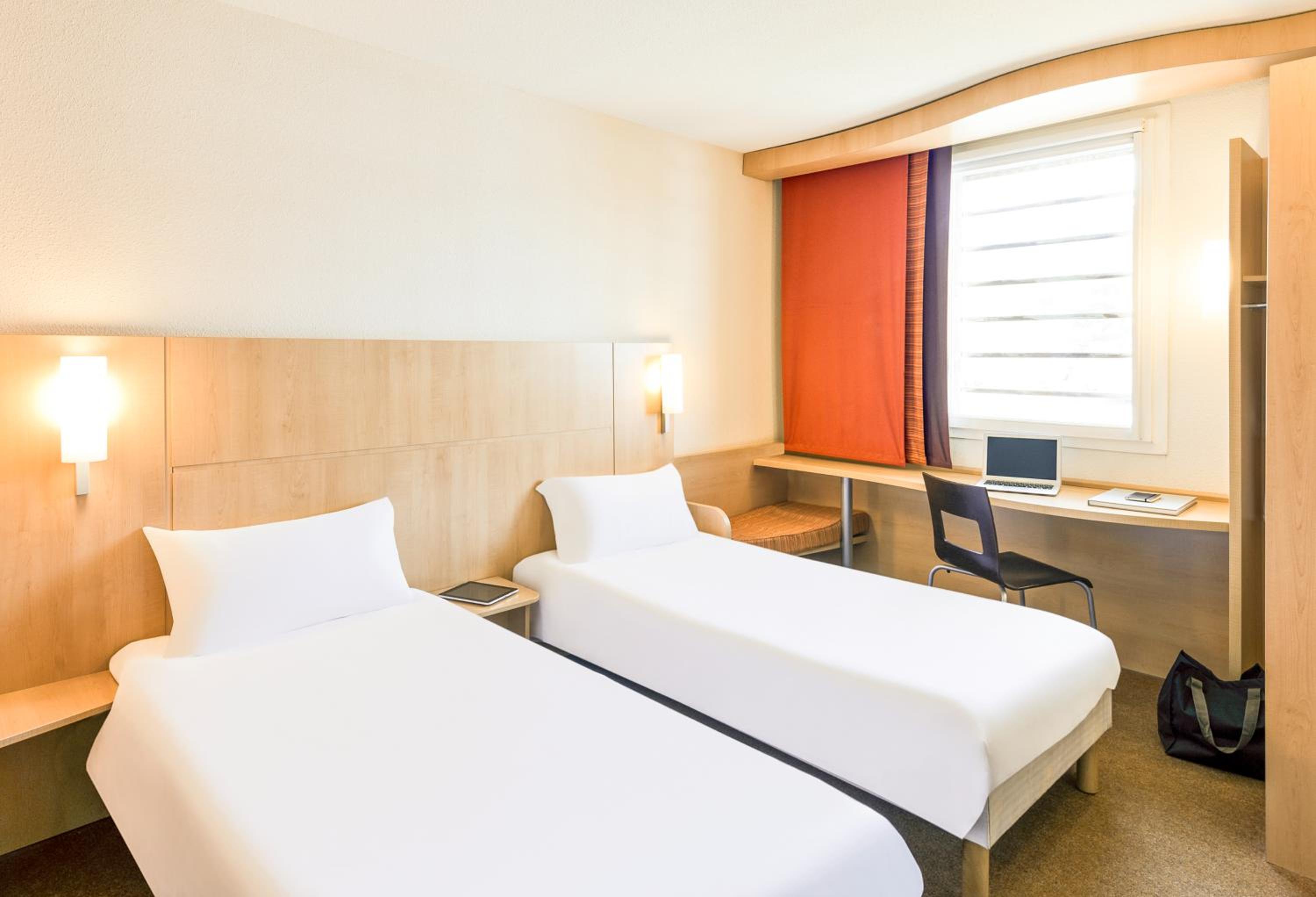Standard Twin Room - Photo 1