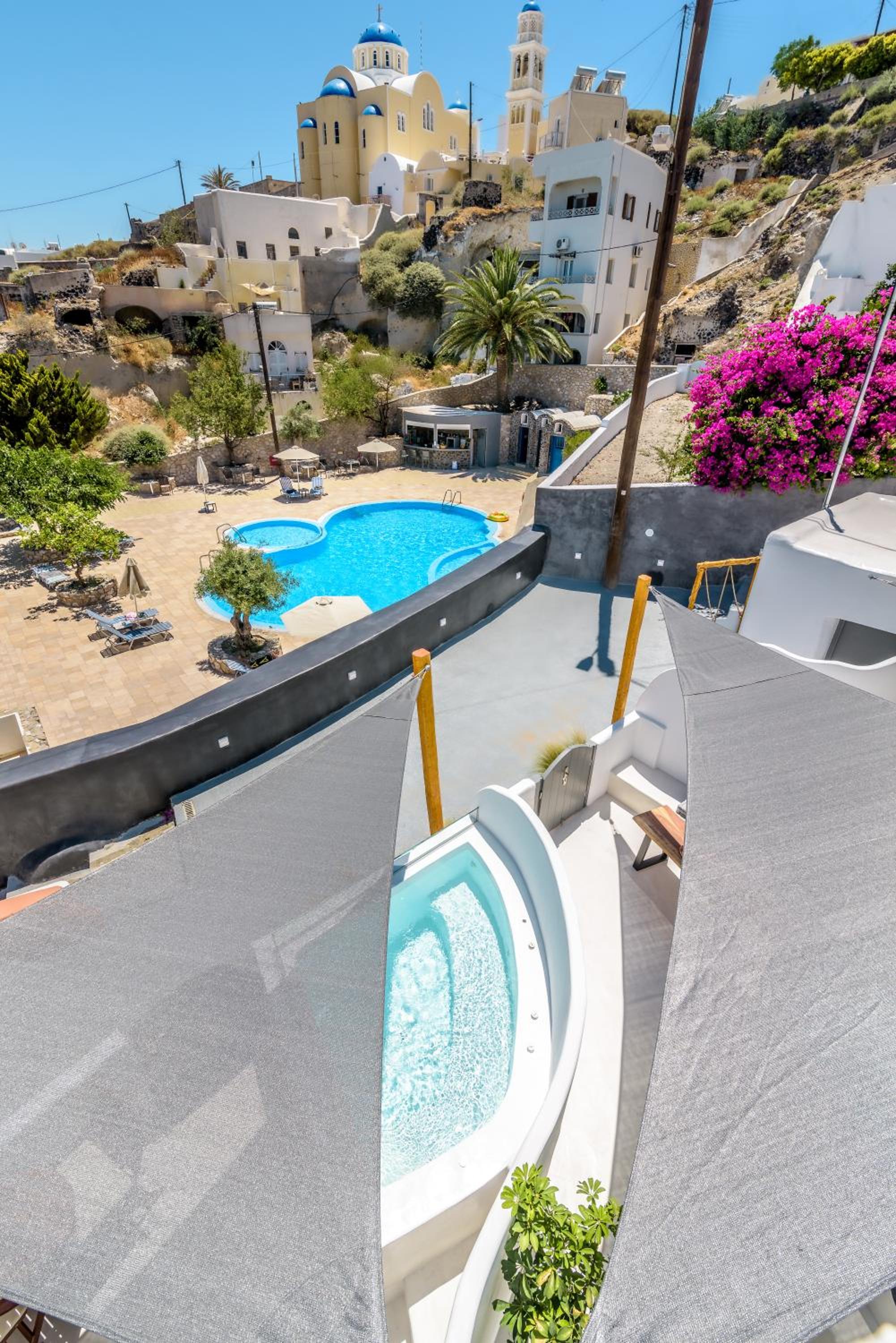 Superior Suite with Outdoor Hot Tub - Photo 7