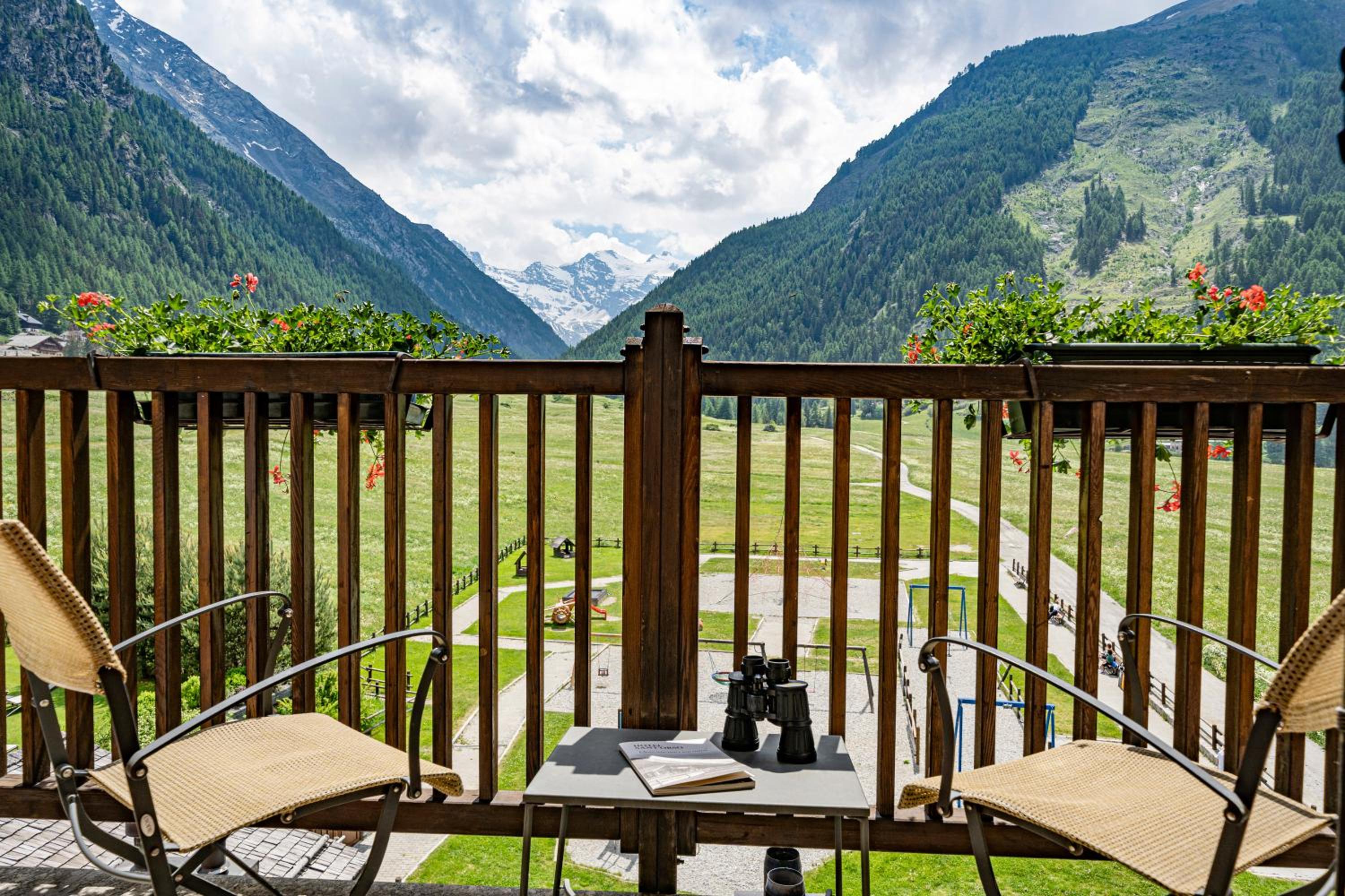Superior Double Room with Extra Bed and Balcony photo 2