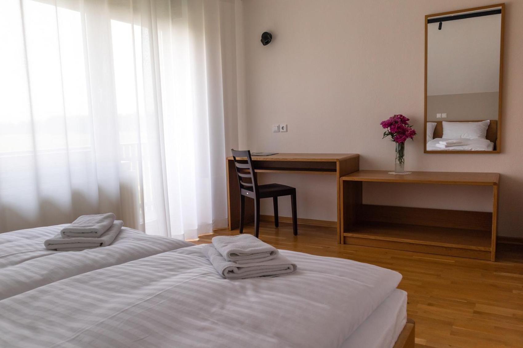 Double Room with Private Bathroom - Photo 5