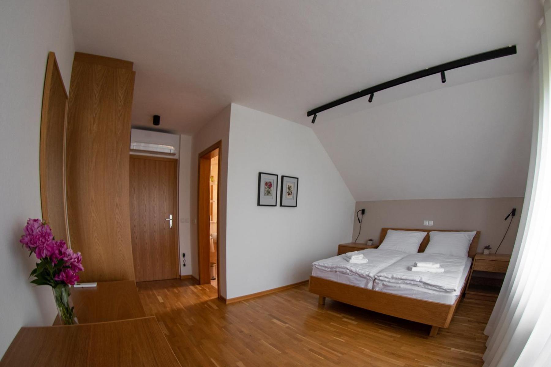 Double Room with Private Bathroom - Photo 1