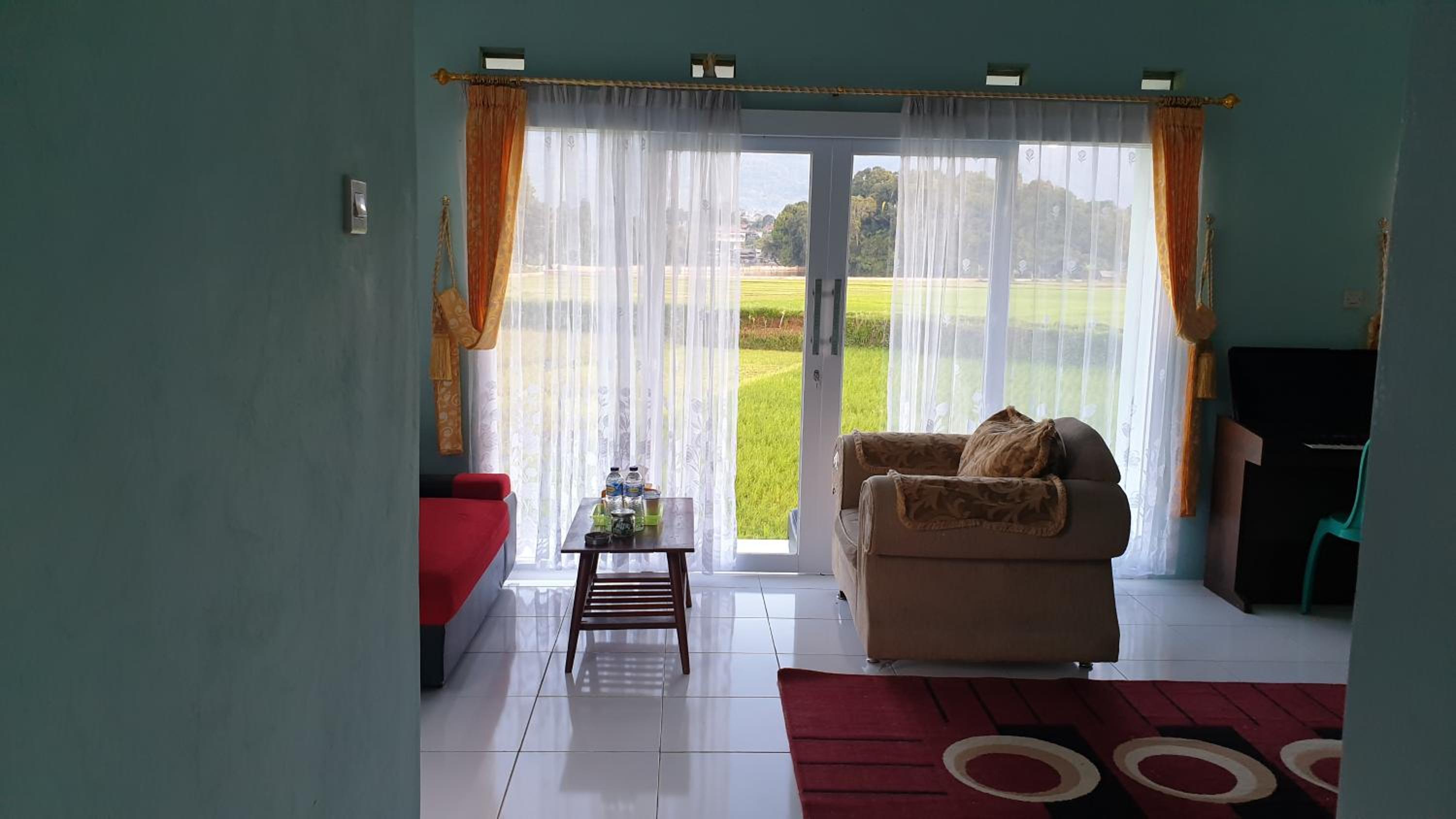 Two-Bedroom House - Photo 4
