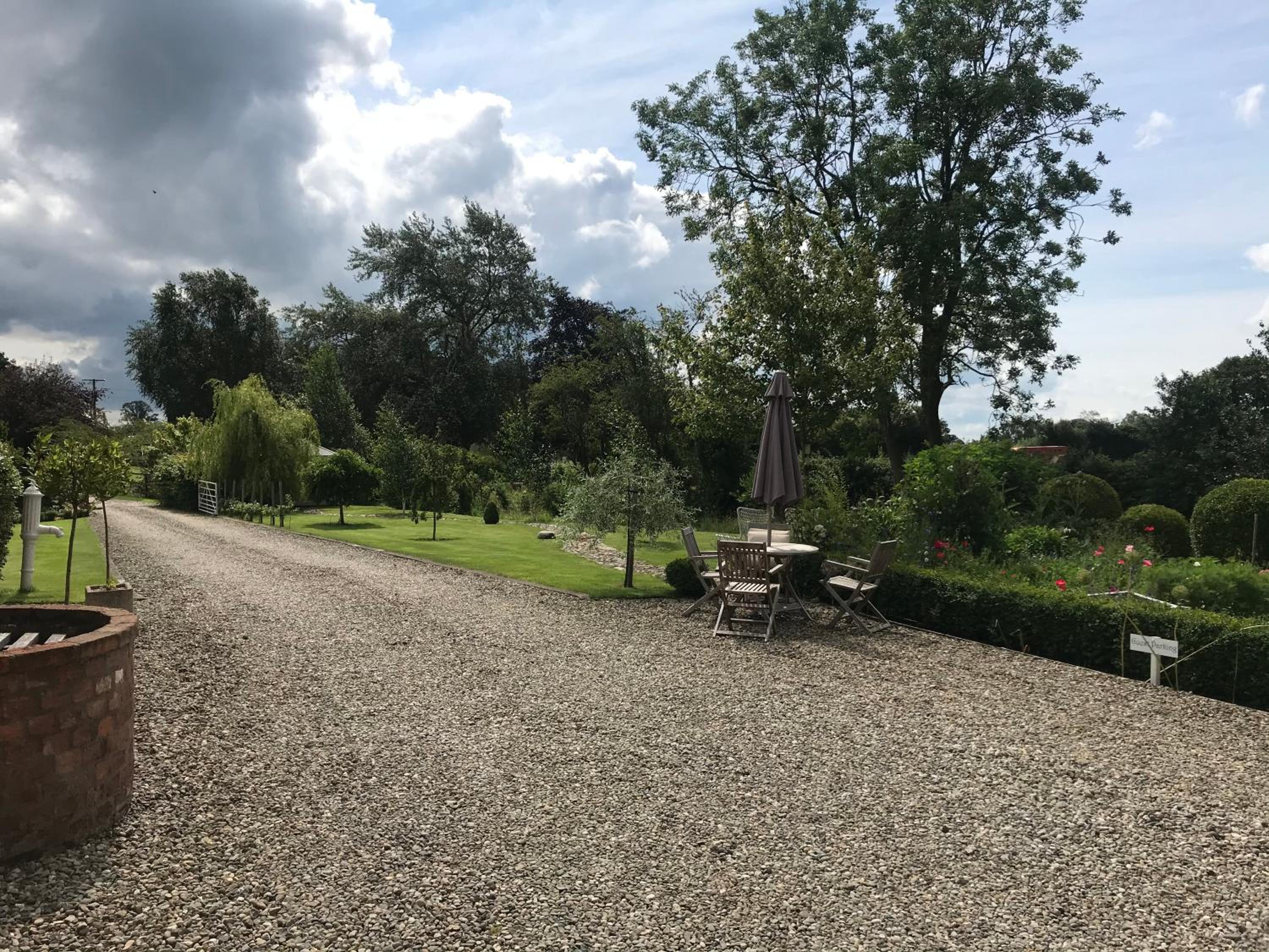 King Room with Garden View - Photo 7