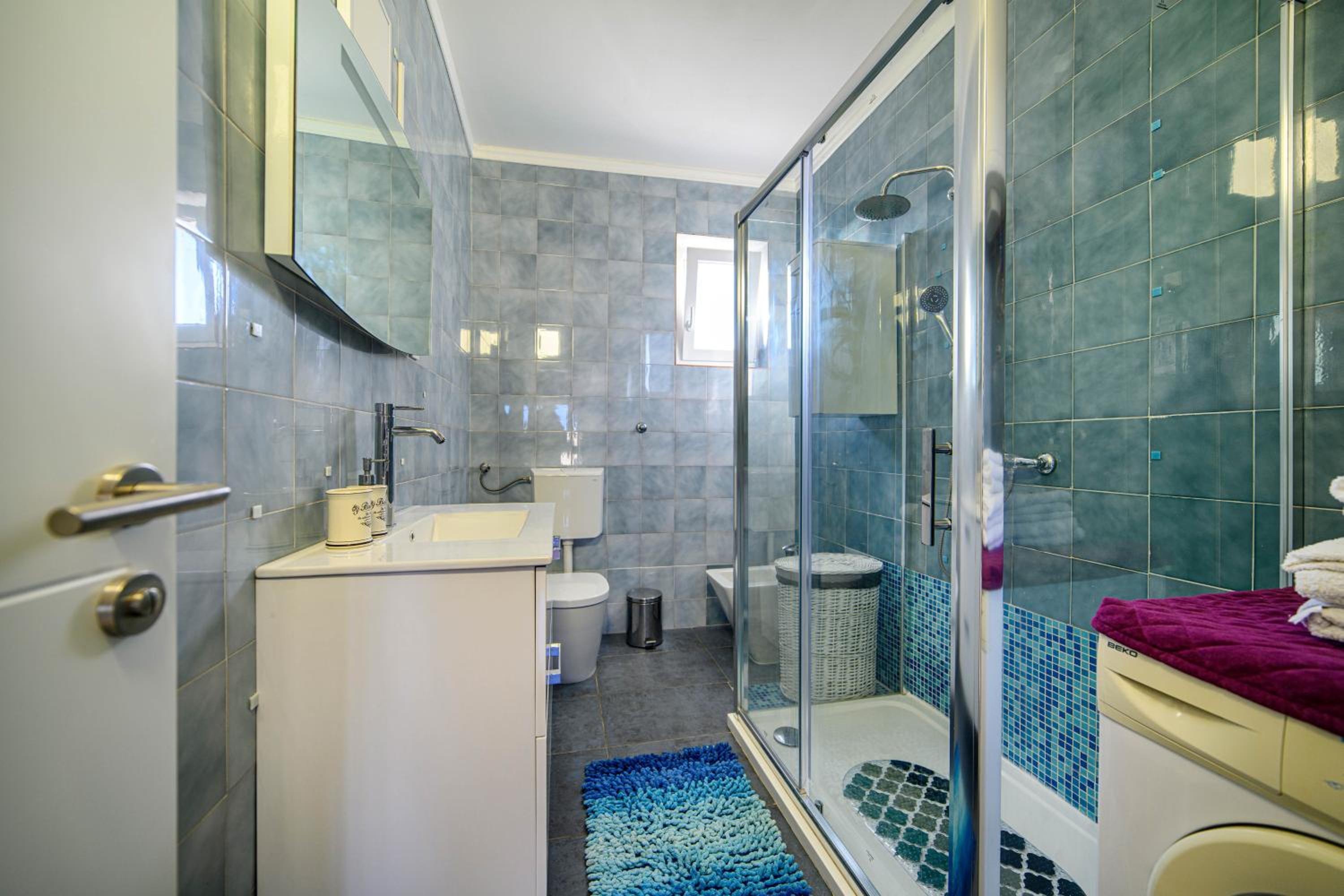Comfort Two-Bedroom Apartment - Photo 3