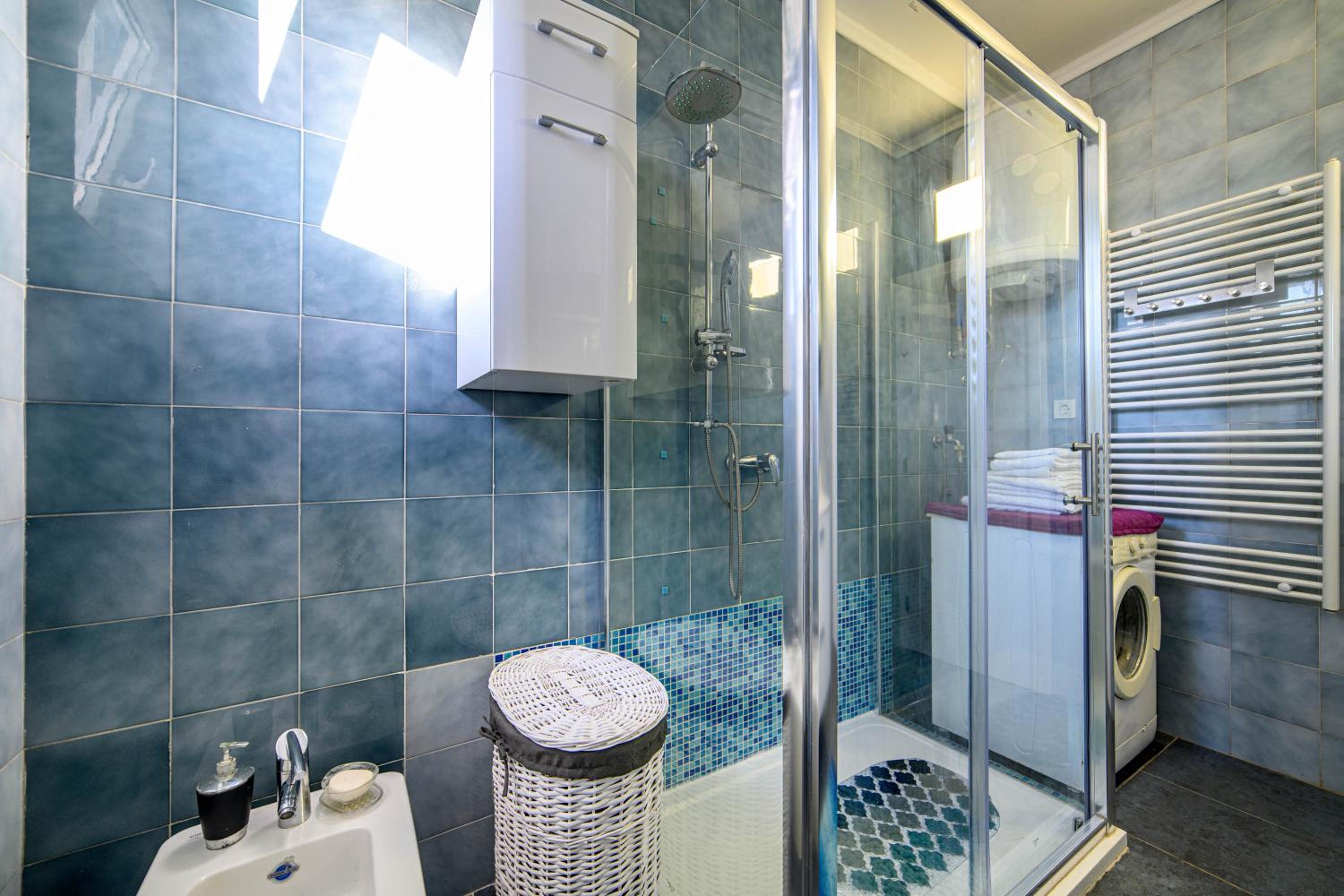 Comfort Two-Bedroom Apartment - Photo 4