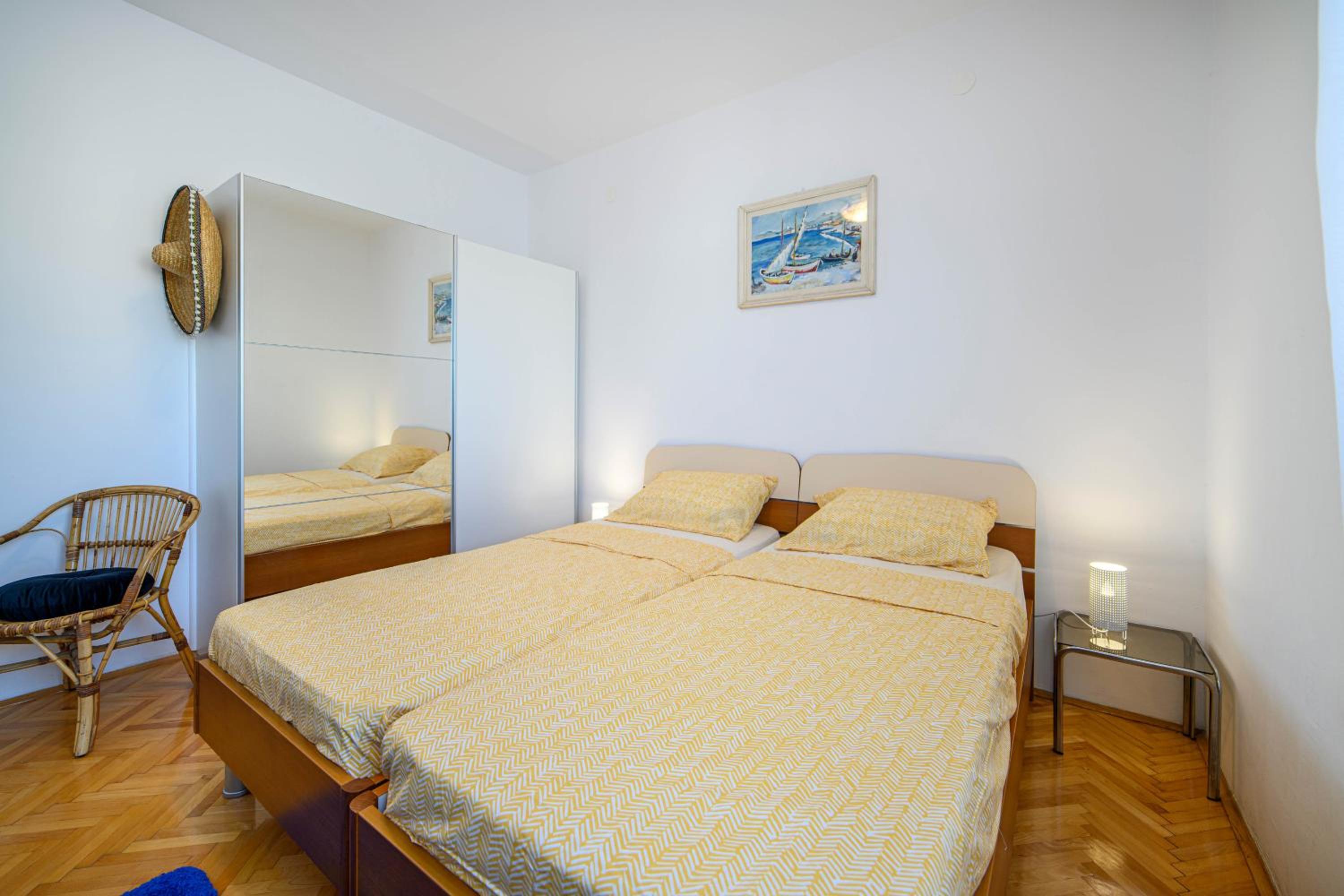 Comfort Two-Bedroom Apartment - Photo 19
