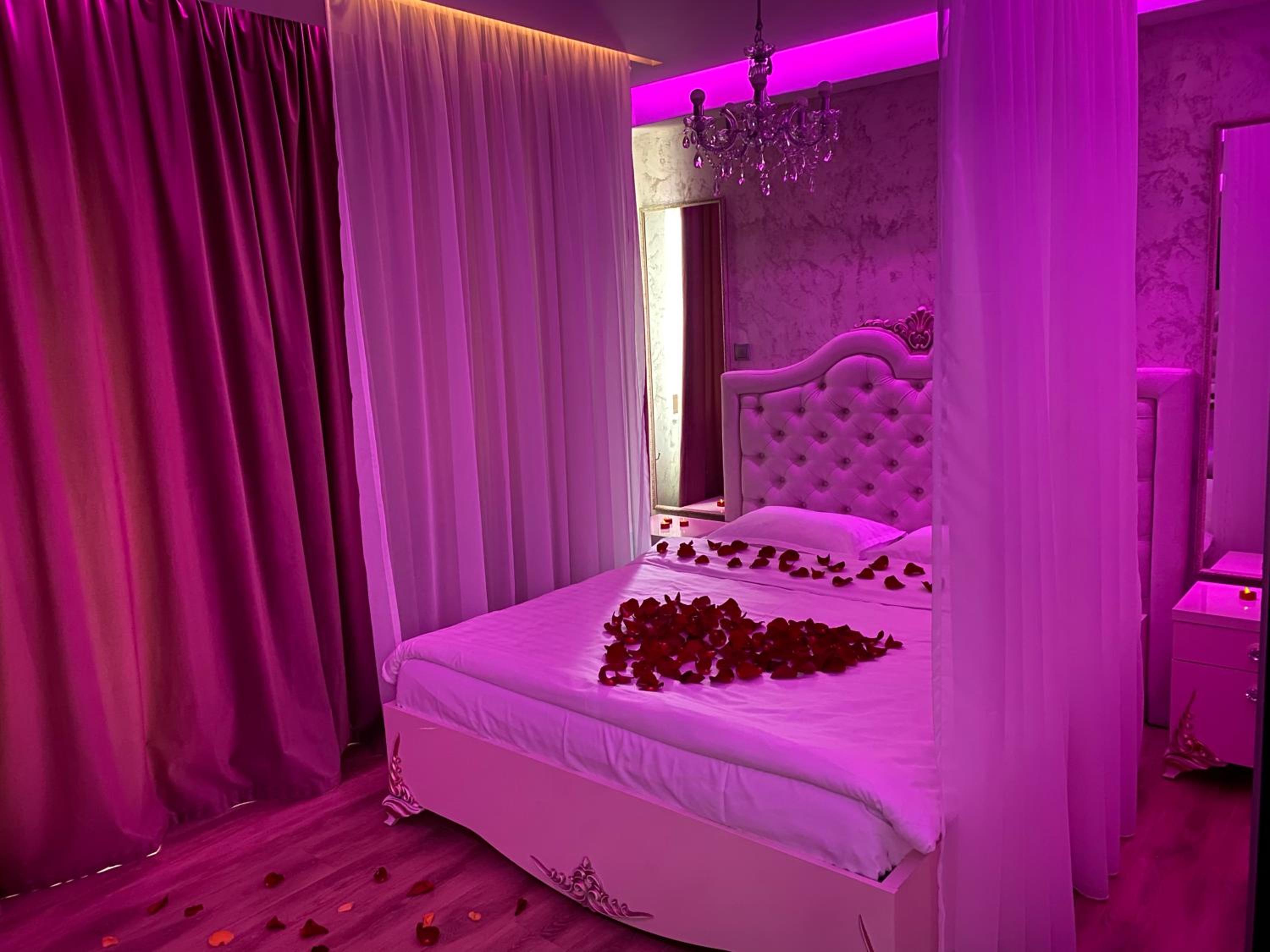 One-Bedroom Apartment - Photo 29