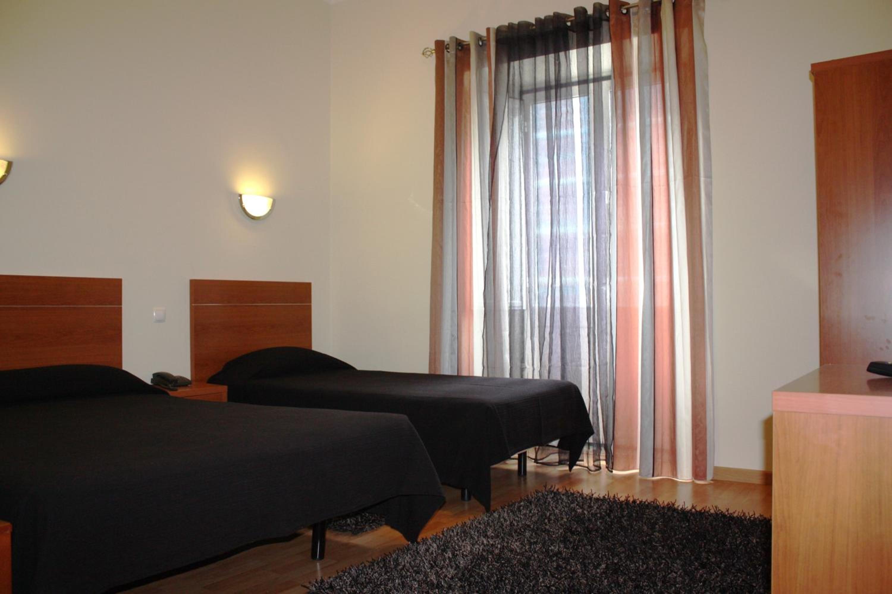Twin Room - Photo 3