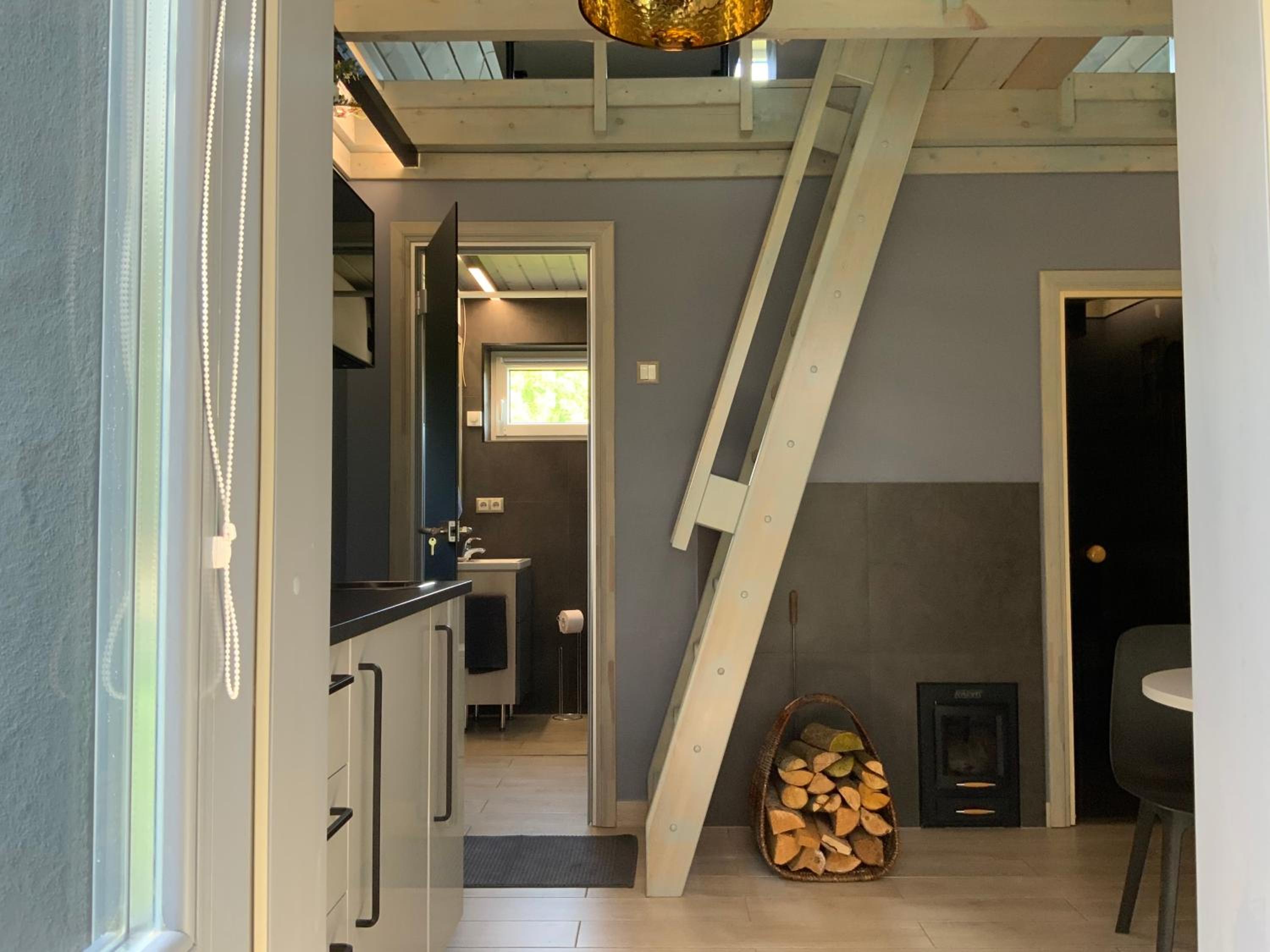 One-Bedroom House - Photo 2