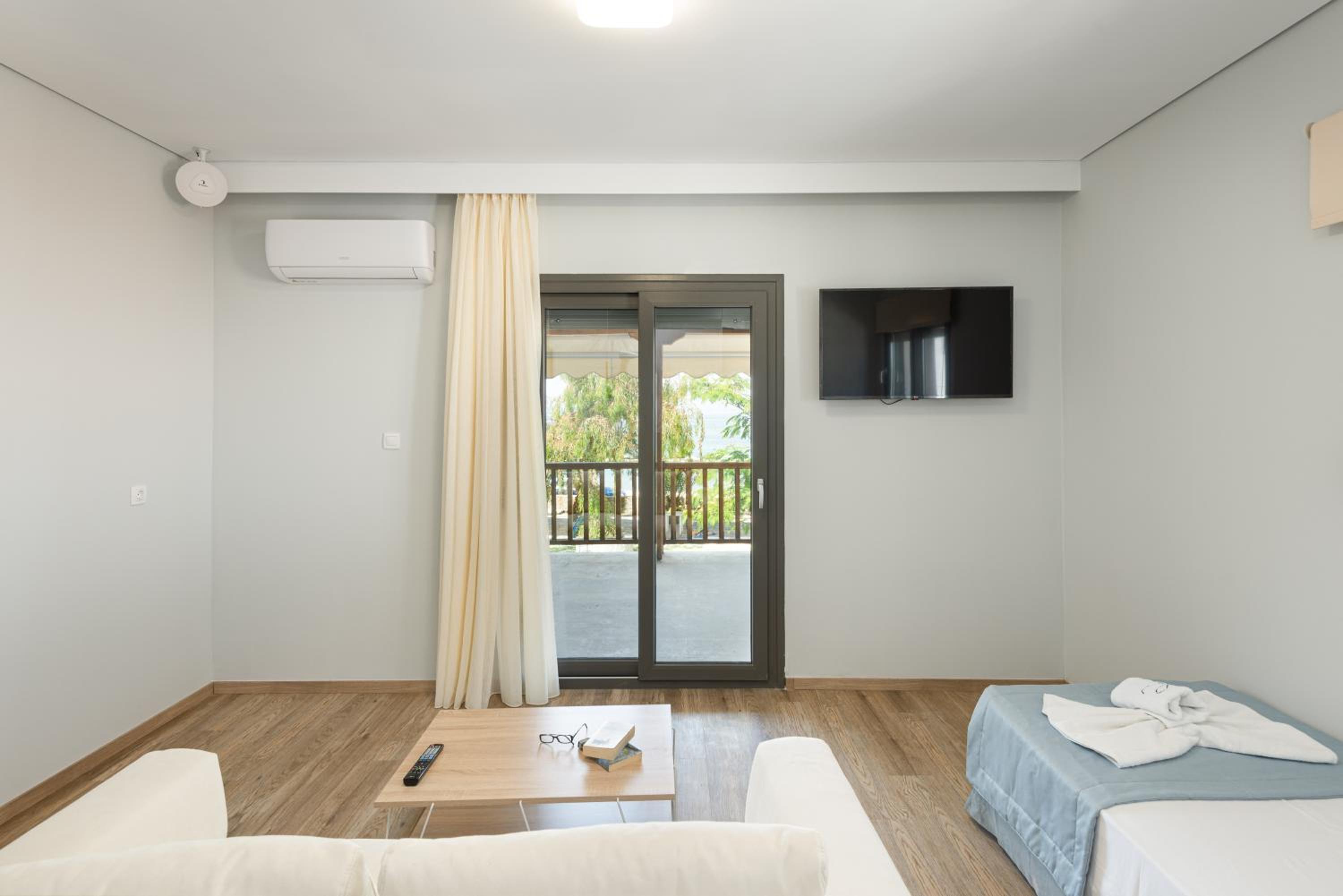 Superior Suite with Sea View photo 3