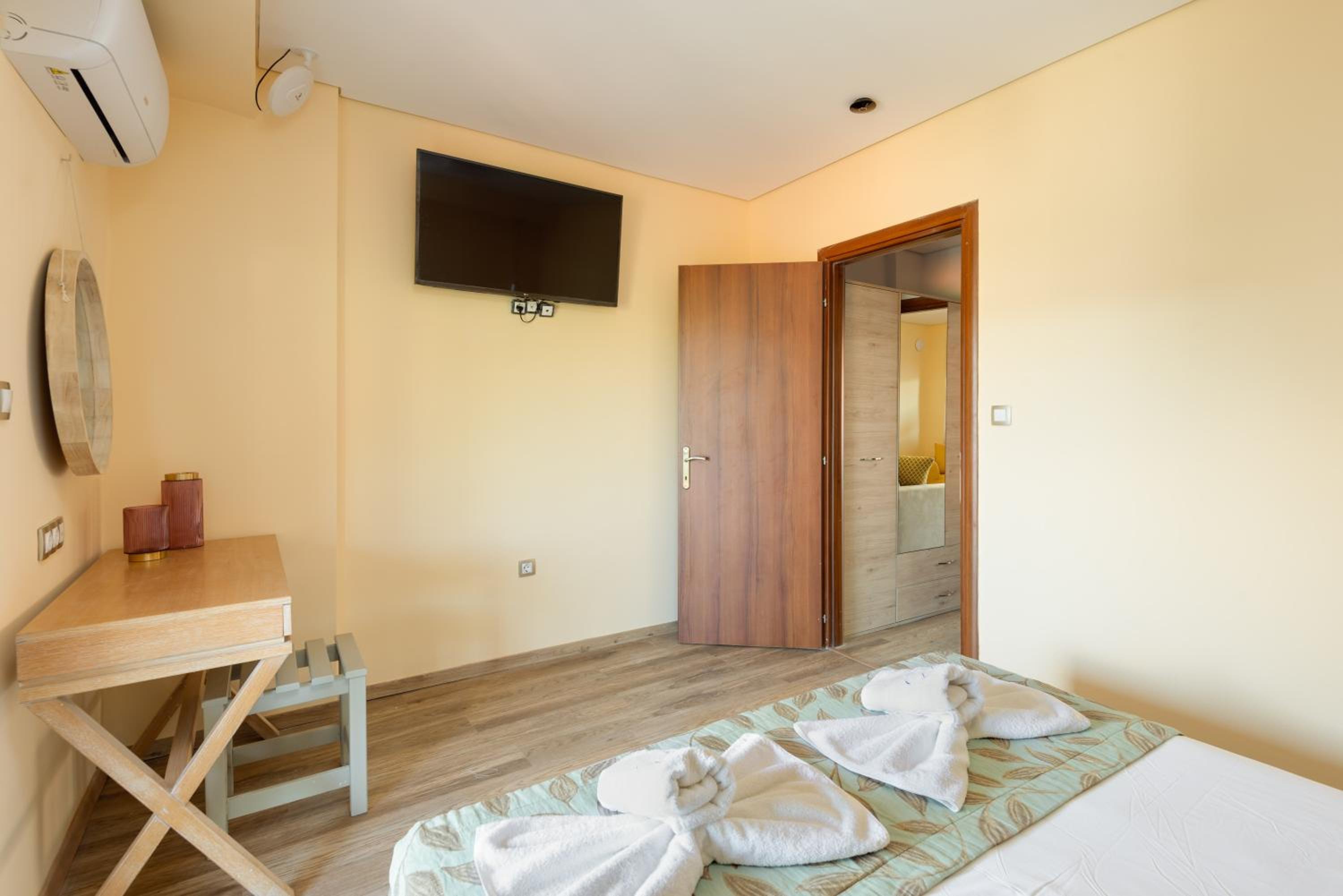 Apartment with Balcony photo 1