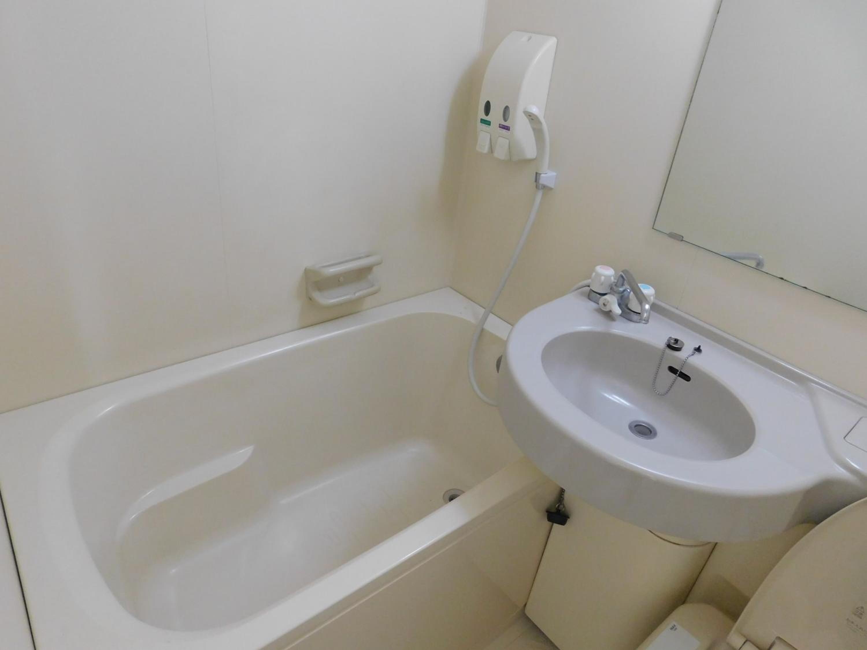 Twin Room - Non-Smoking - Photo 7