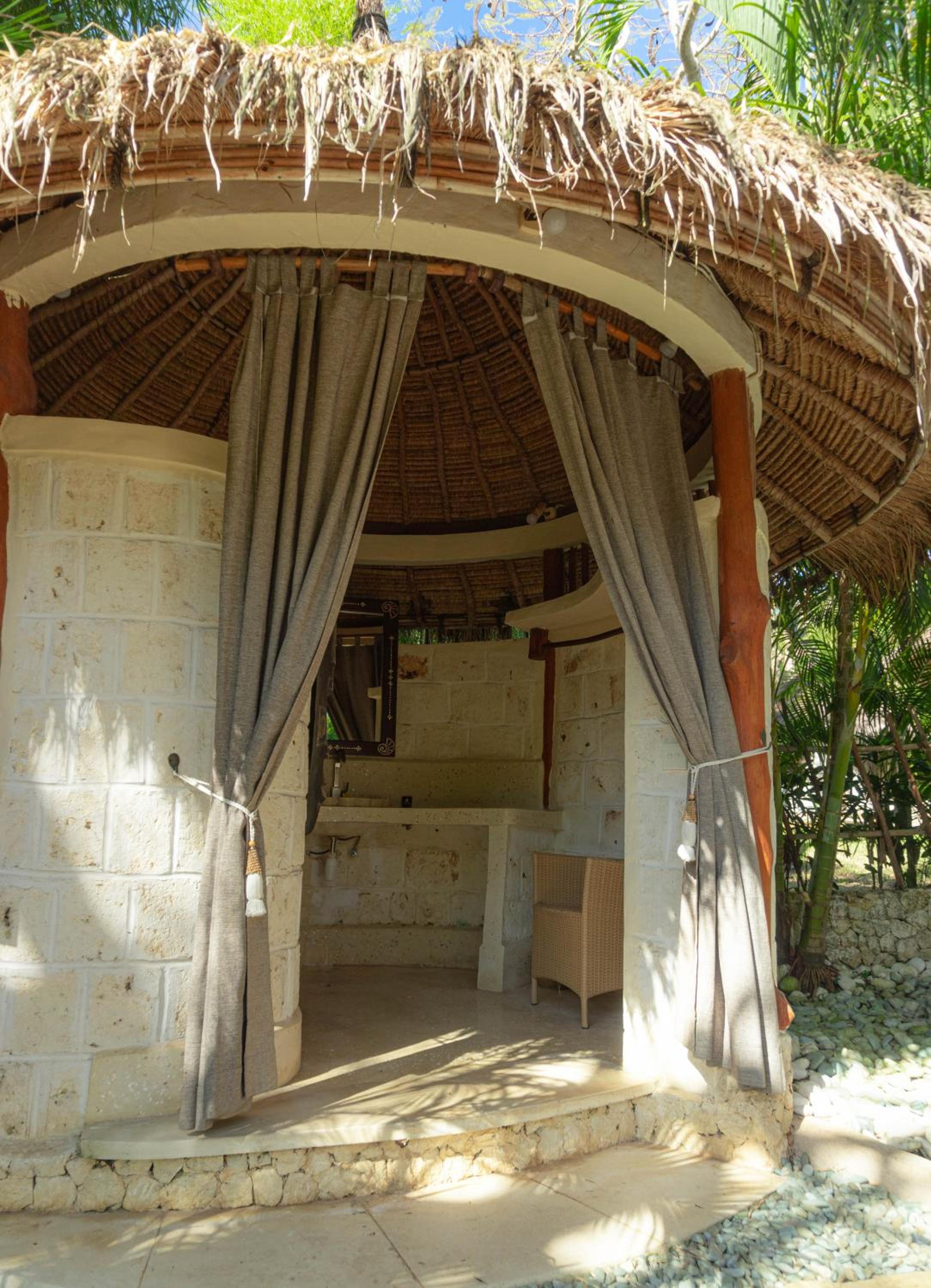 Deluxe Bungalow - Photo 2