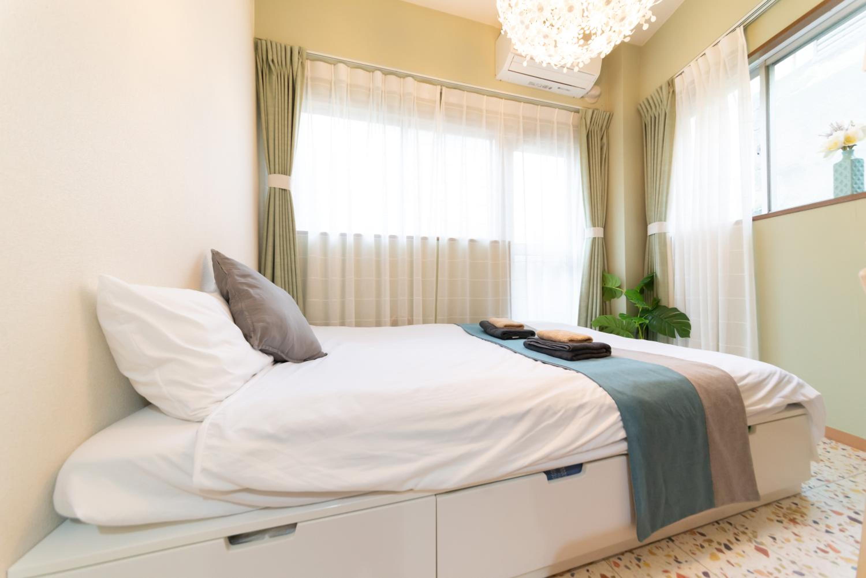 Studio Apartment thumbnail 6