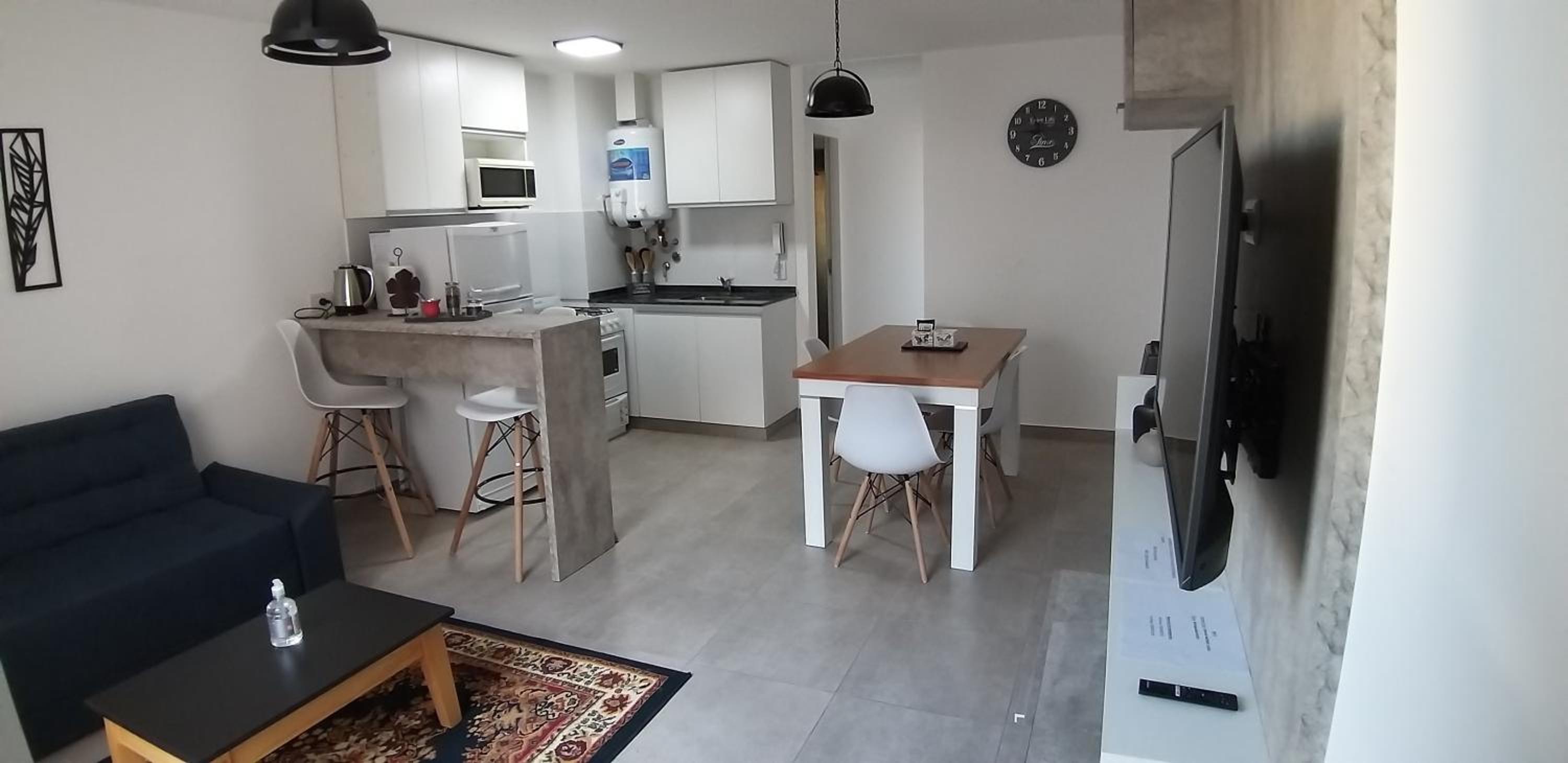 One-Bedroom Apartment photo 1