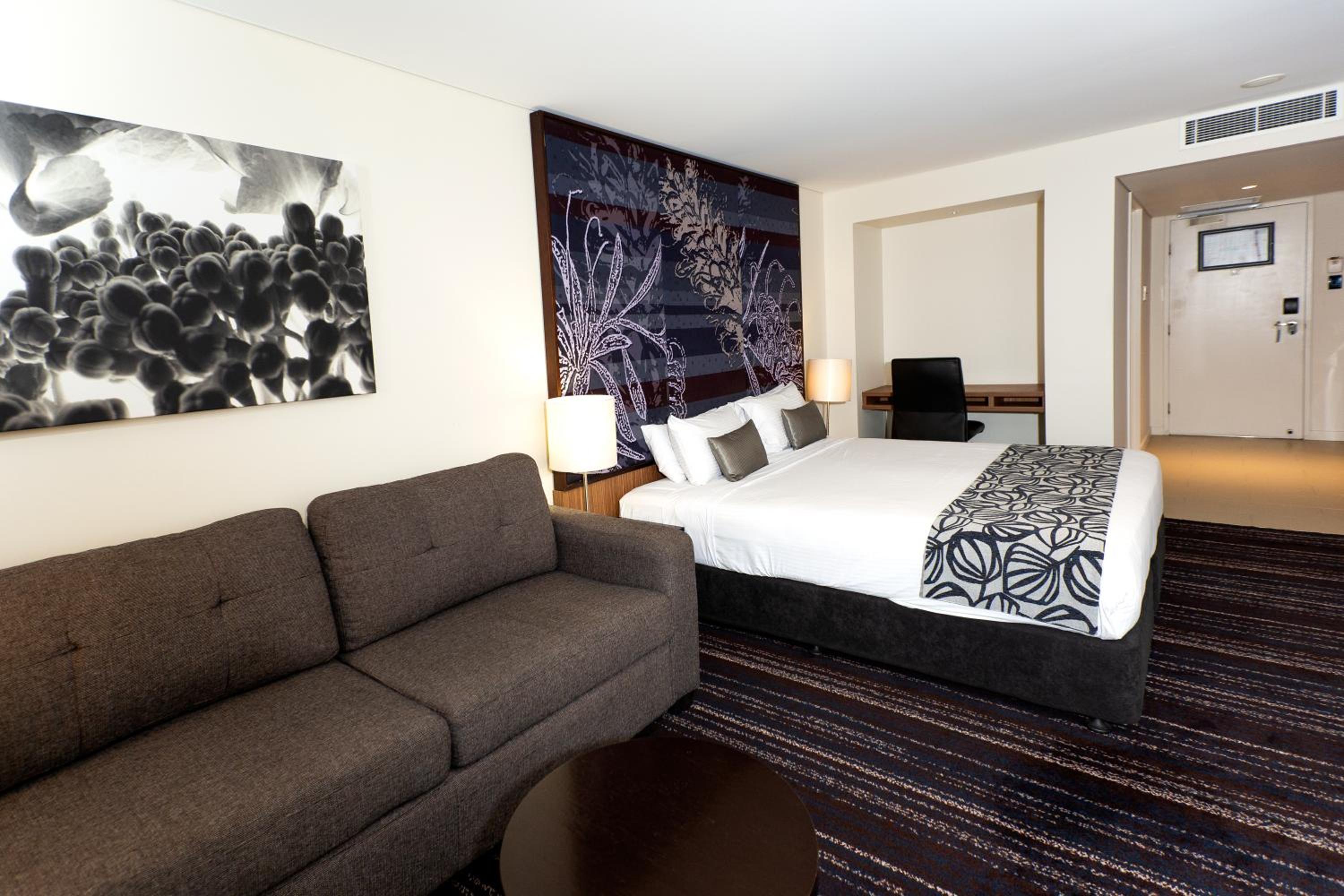 Superior King Suite with Balcony photo 2