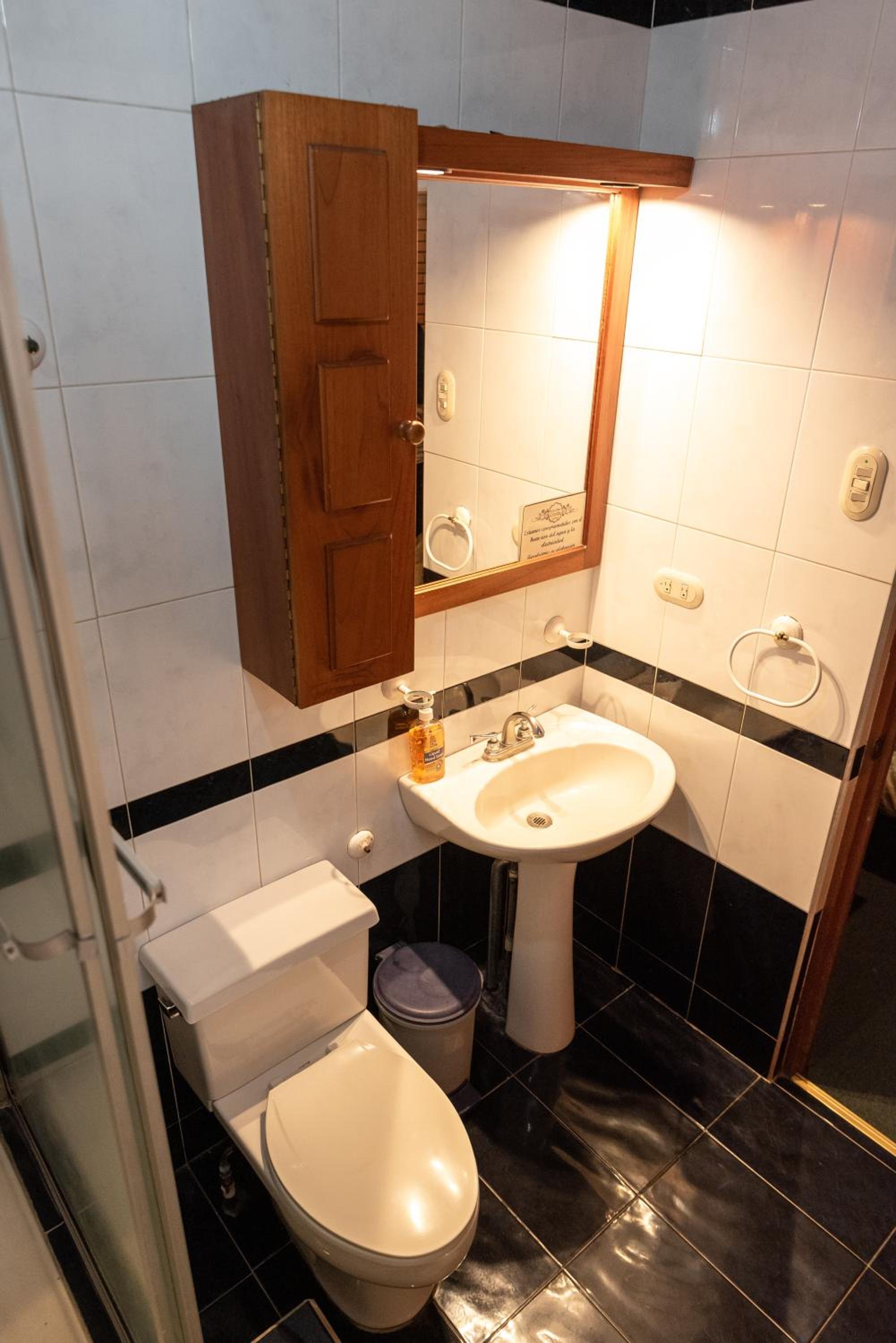 Double Room with Private Bathroom photo 1