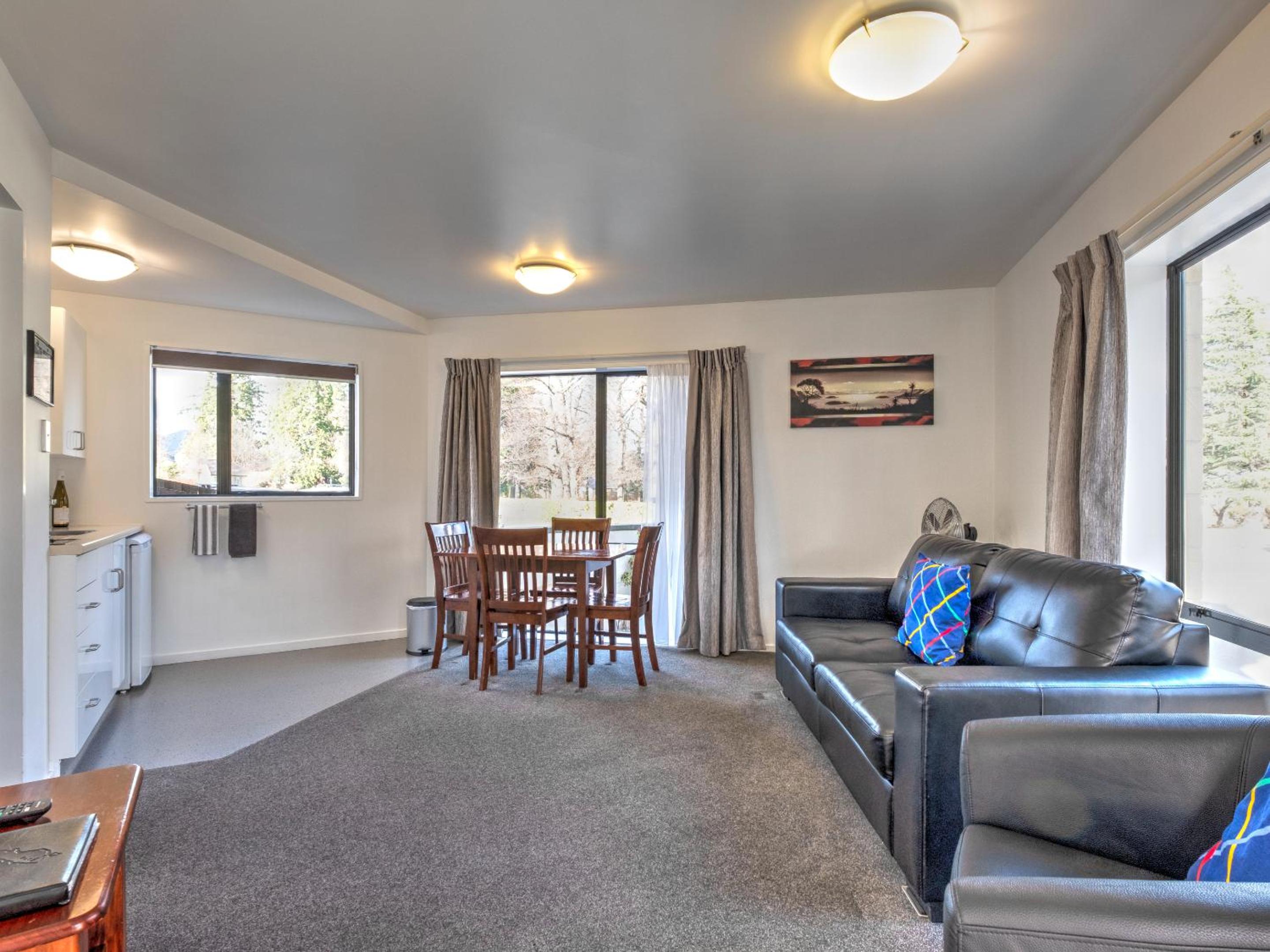 One Bedroom Spa - Photo 4
