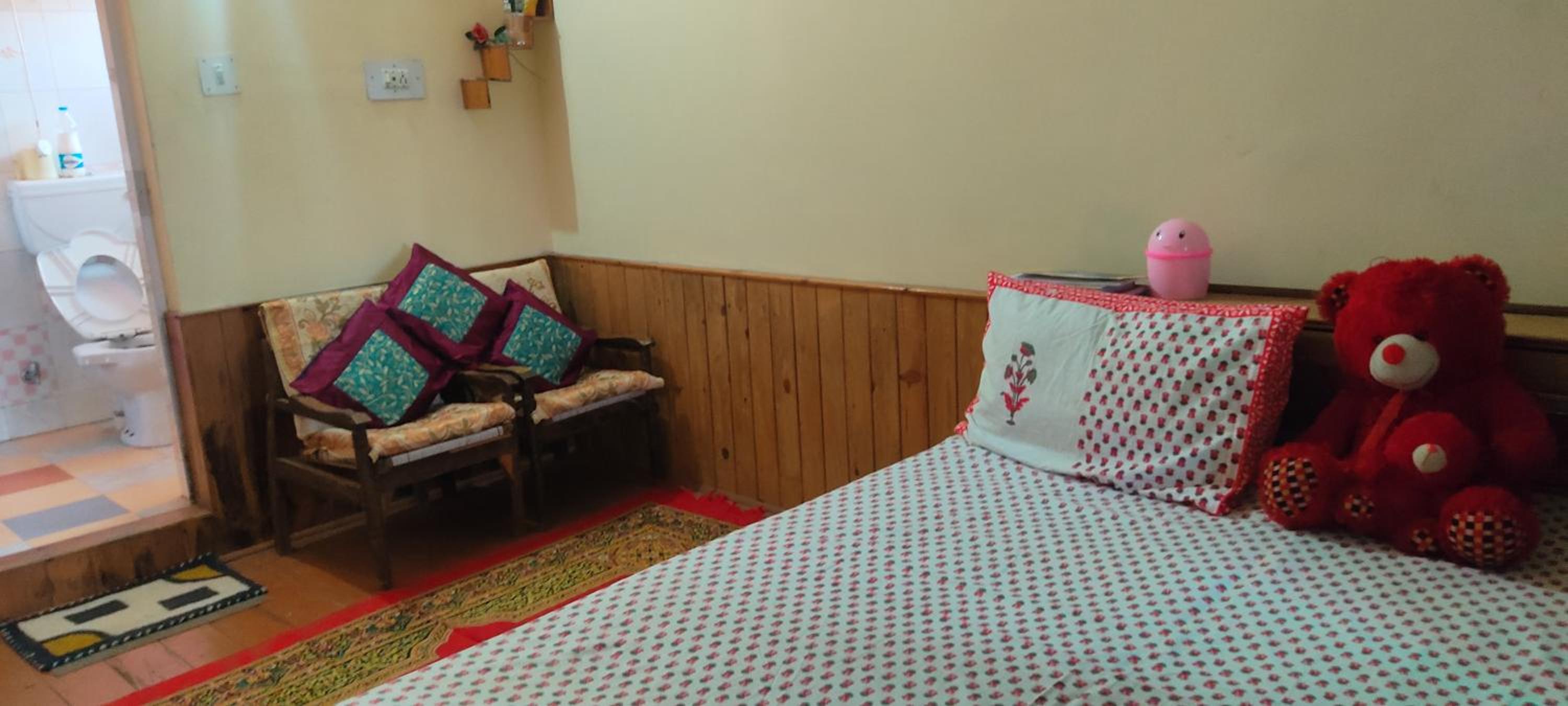 Deluxe Double Room (2 Adults + 1 Child) photo 1
