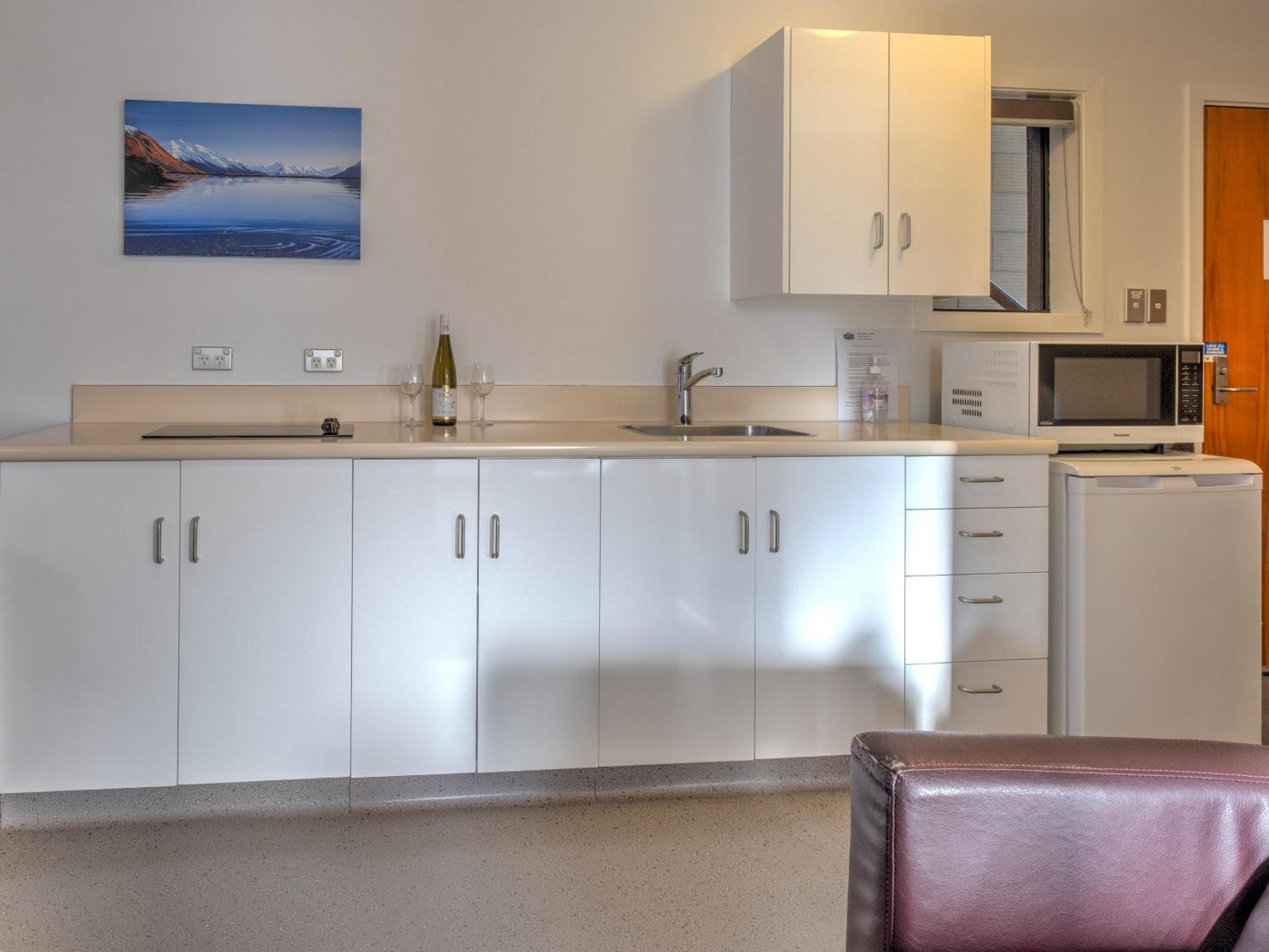 Two Bedroom Unit - Photo 4