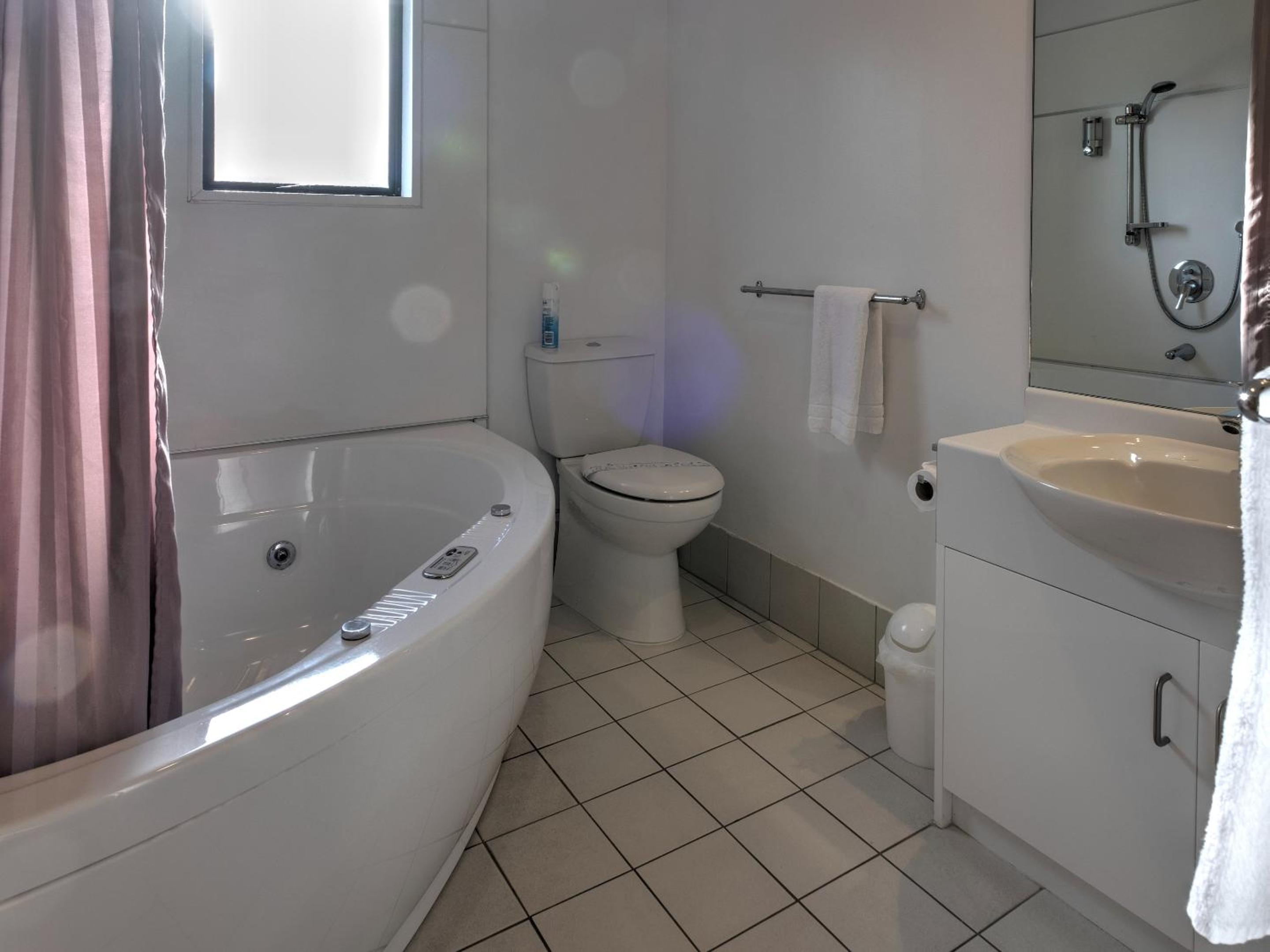 Two Bedroom Spa - Photo 5
