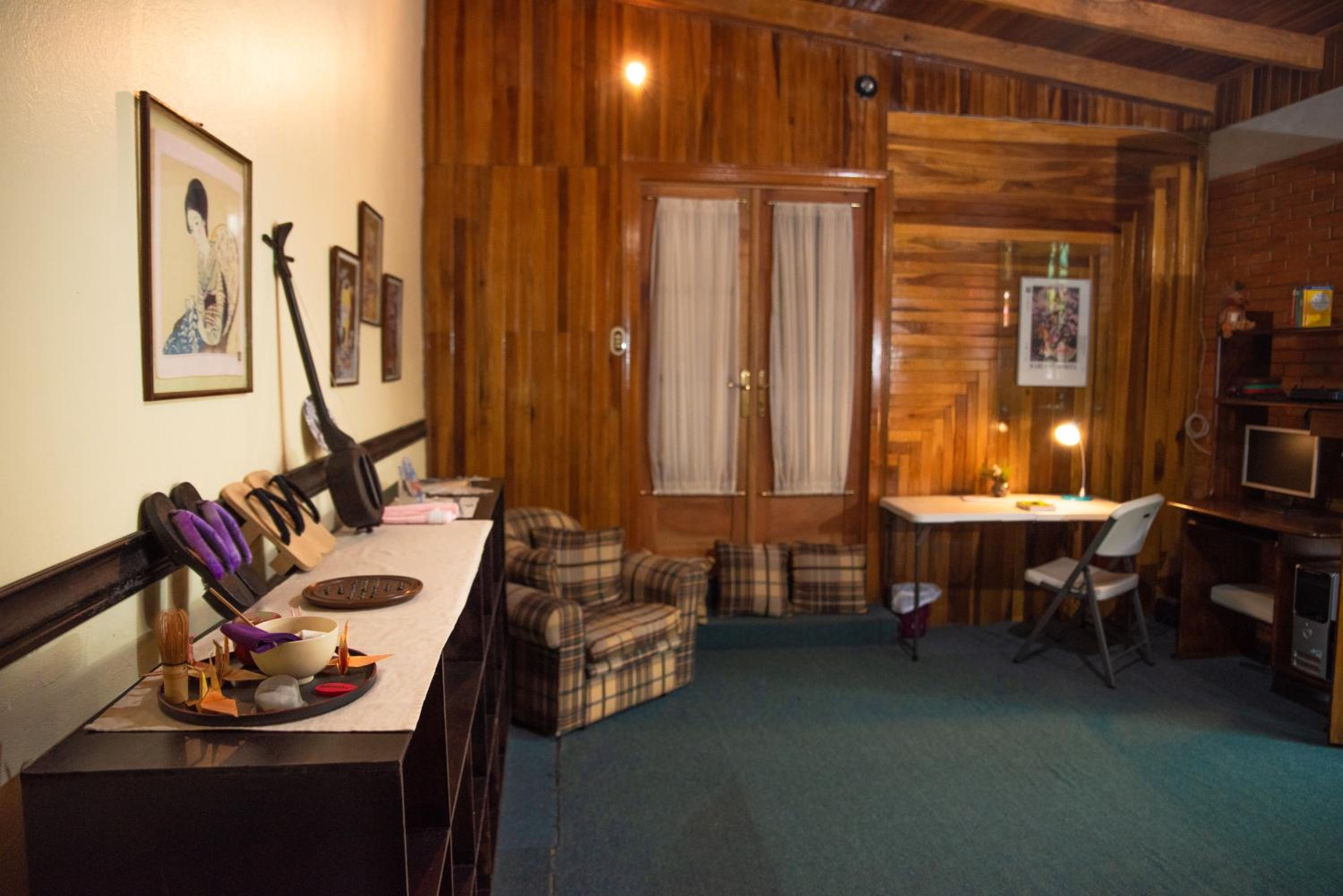 Family Room with Private Bathroom photo 3