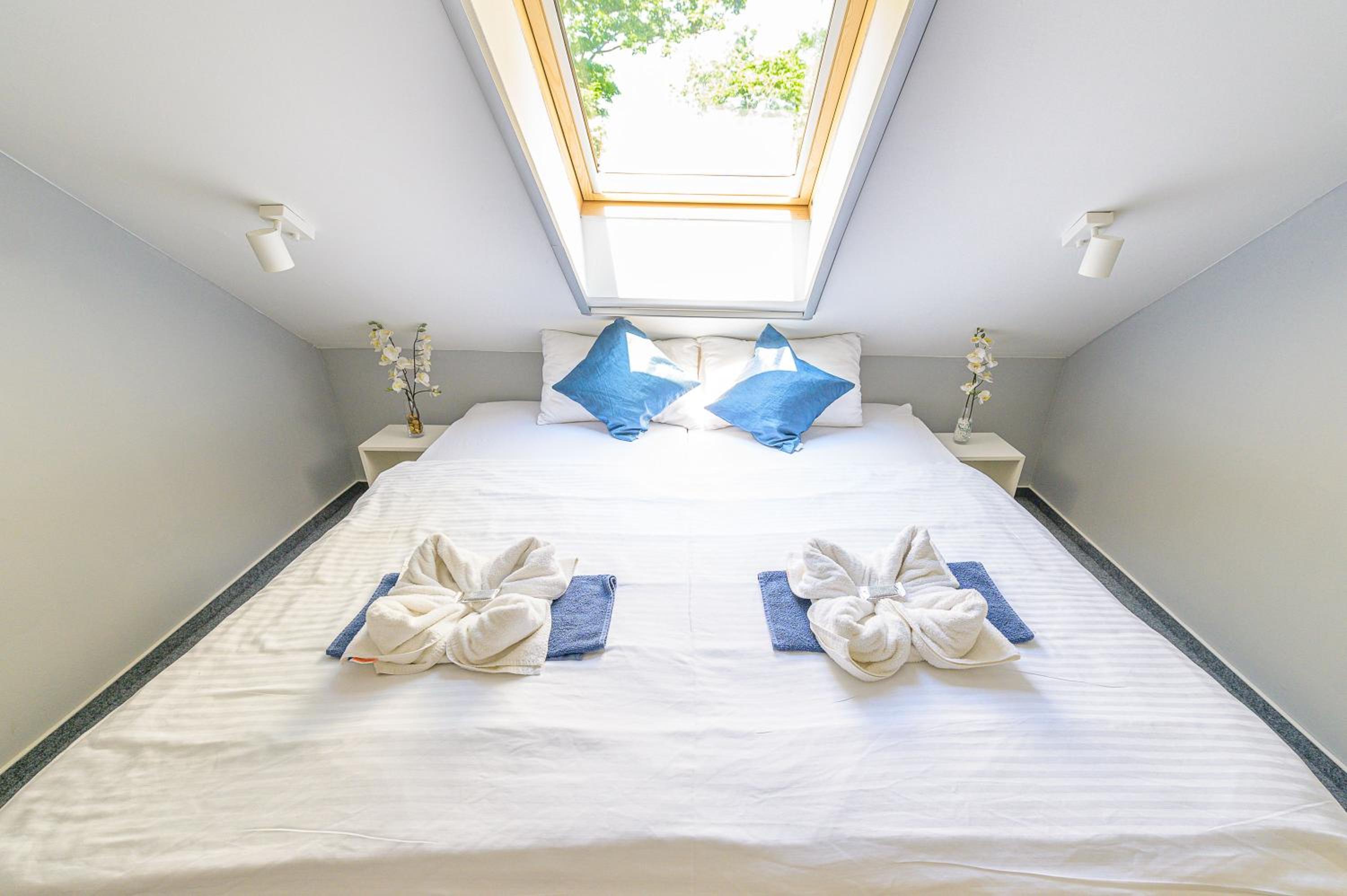 Small Double or Twin Room with private bathroom photo 3