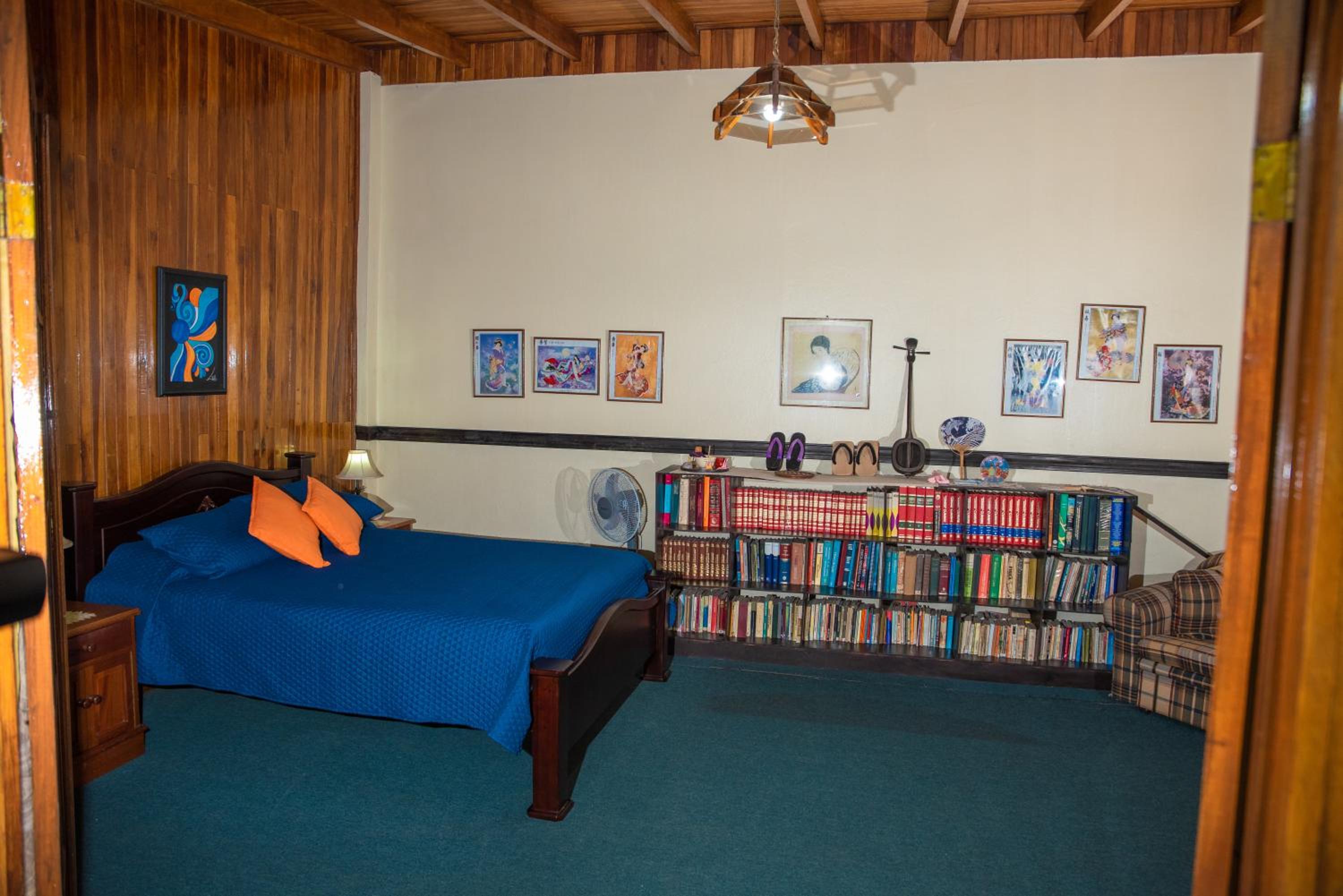 Family Room with Private Bathroom photo 1