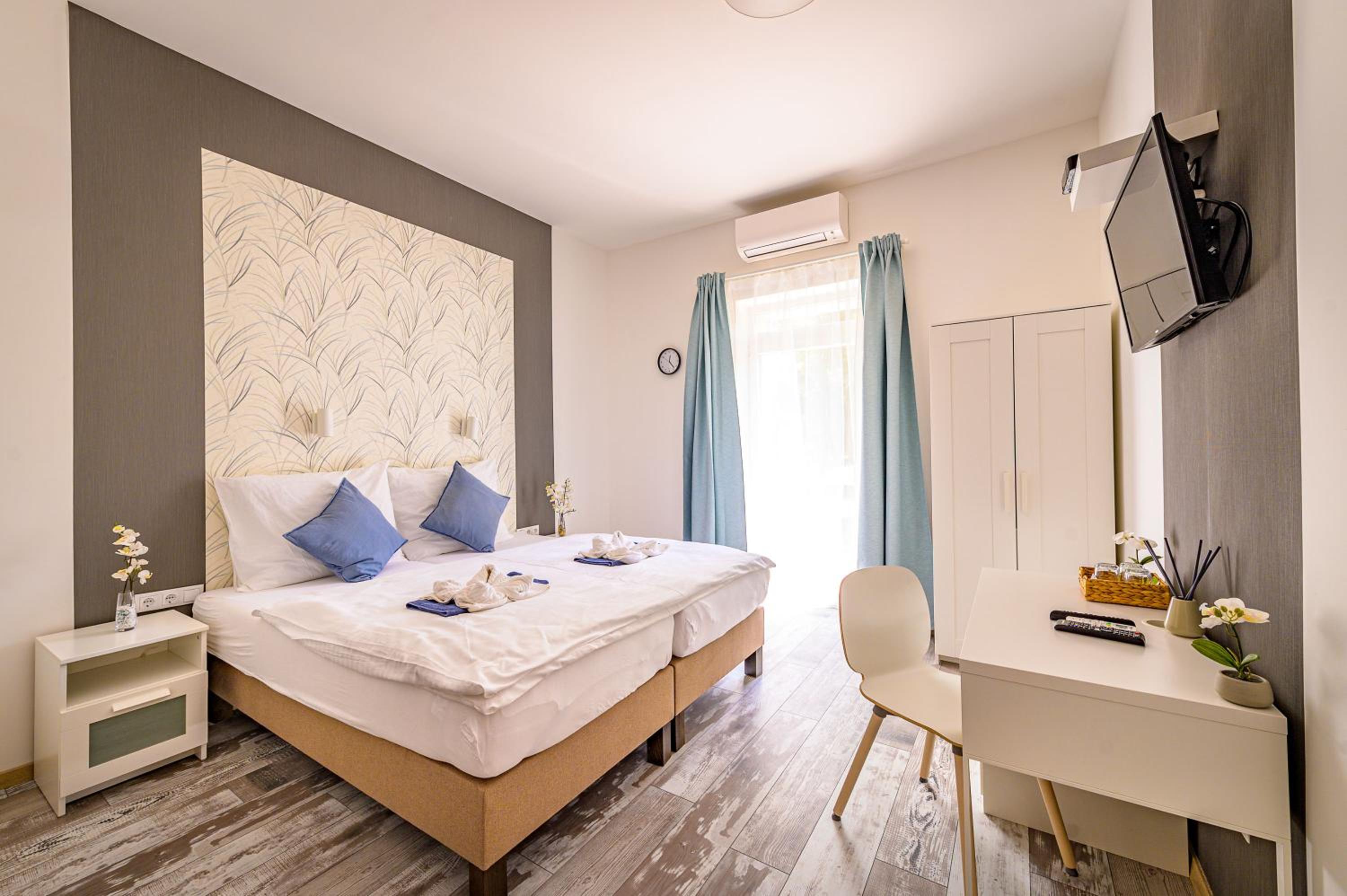 Triple Room with Terrace photo 2