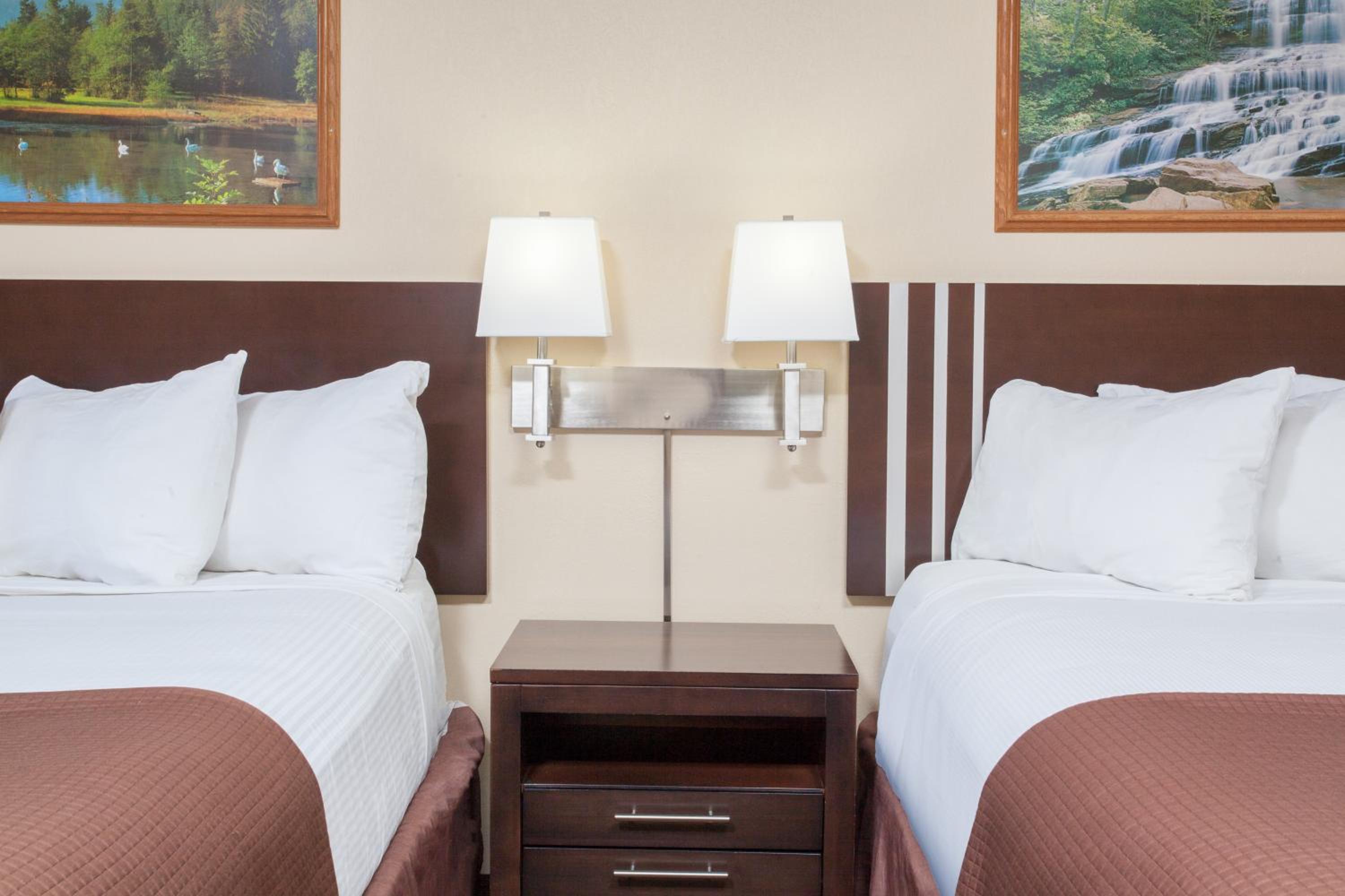Efficiency Queen Room with Two Queen Beds - Non Smoking - Photo 1
