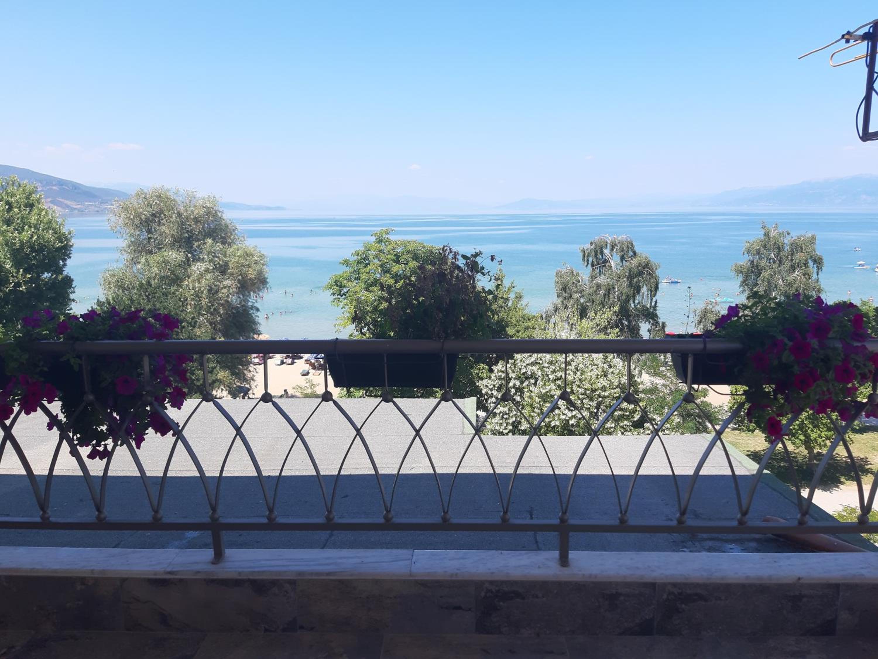 Apartment with Lake View photo 3