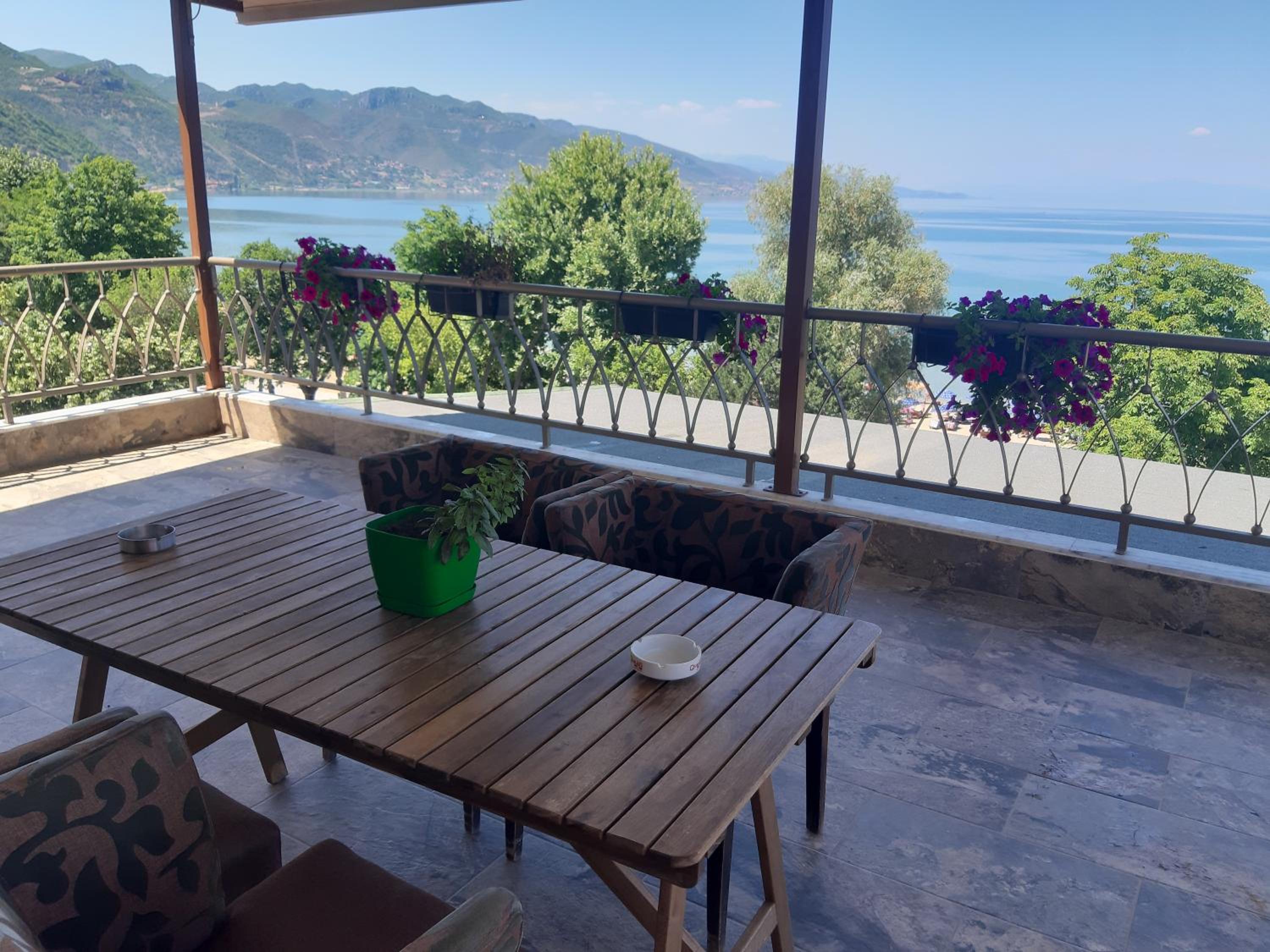 Apartment with Lake View photo 2