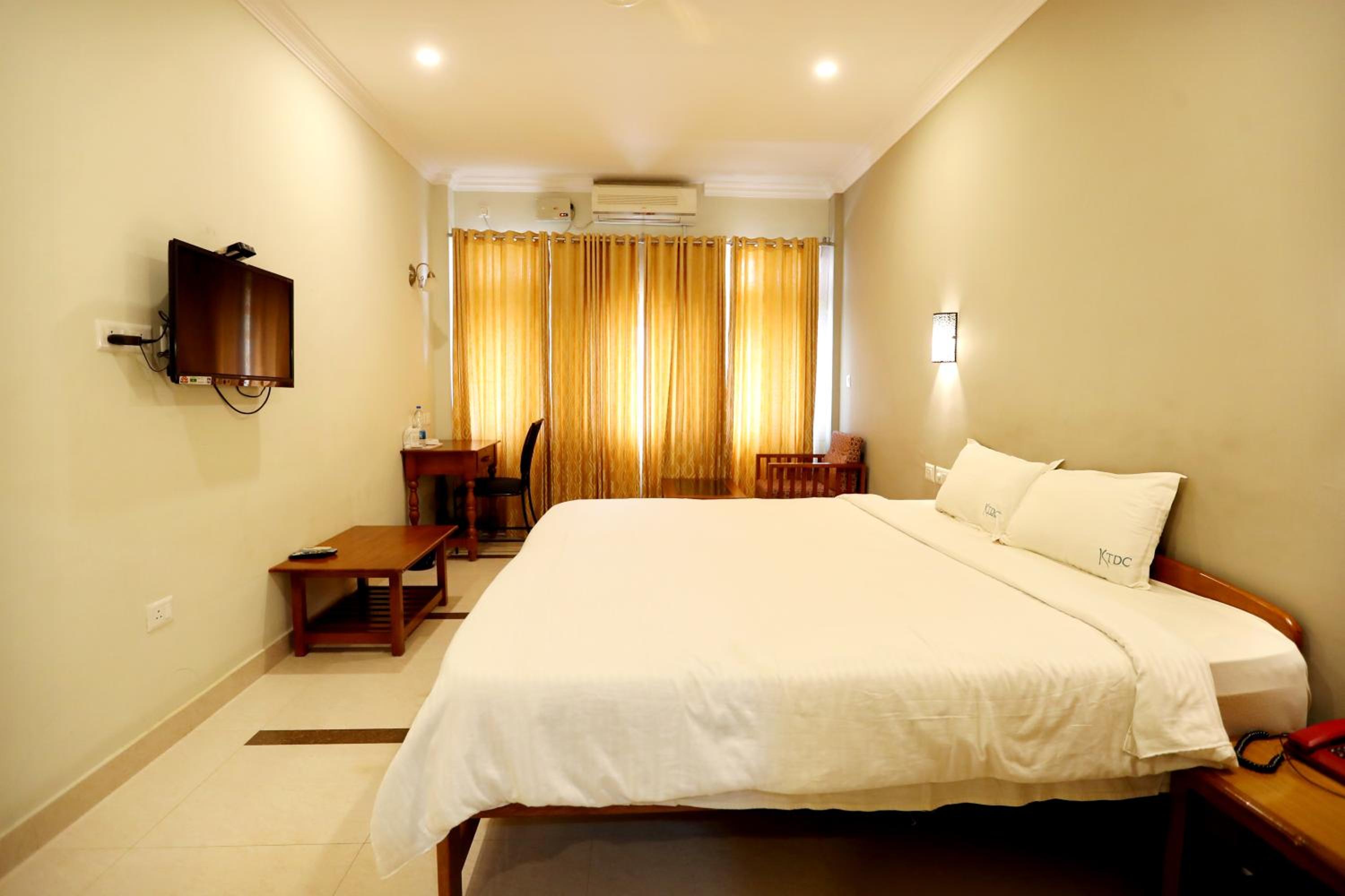 Economy Double Room - Photo 4