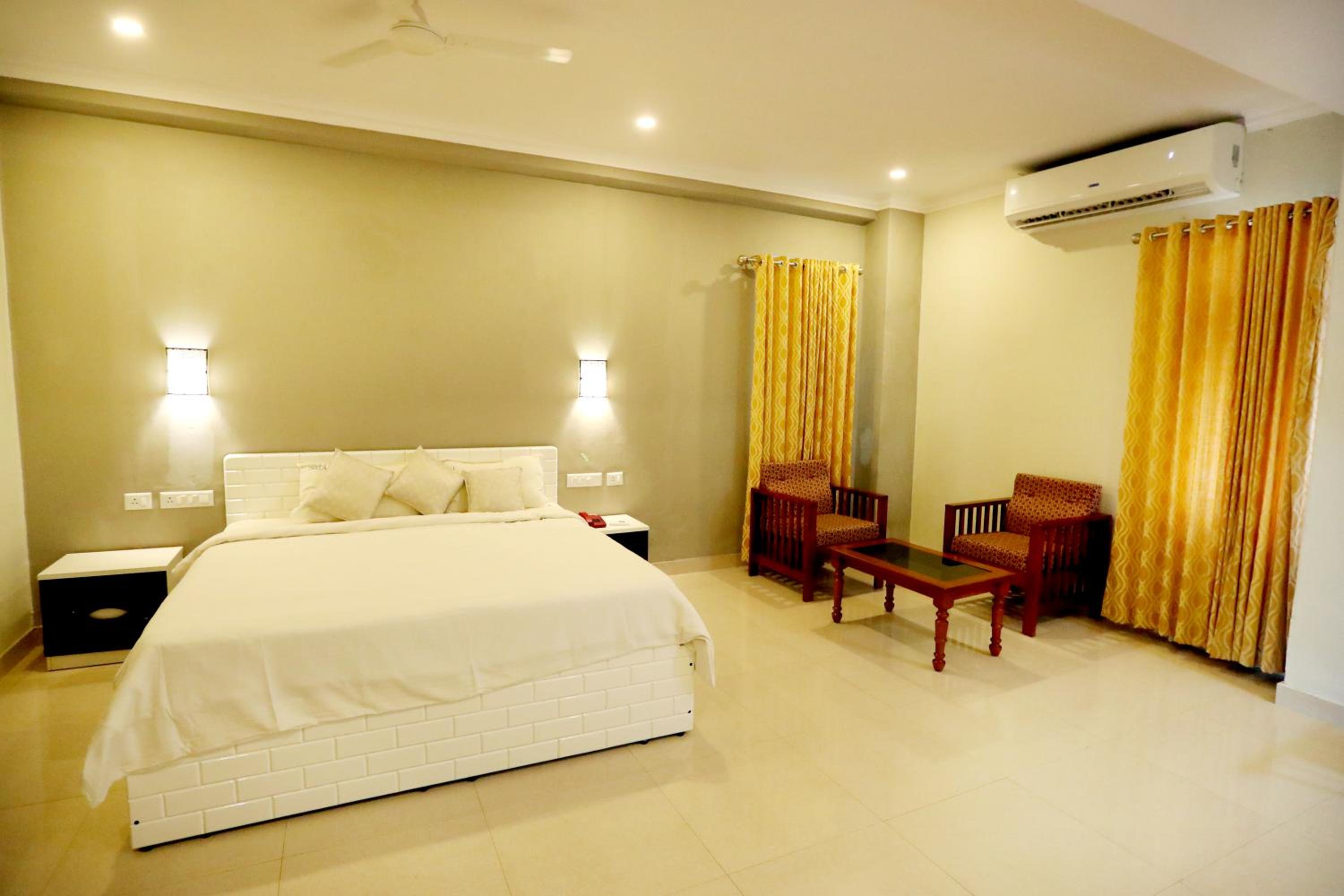 Deluxe Double Room with Extra Bed photo 1